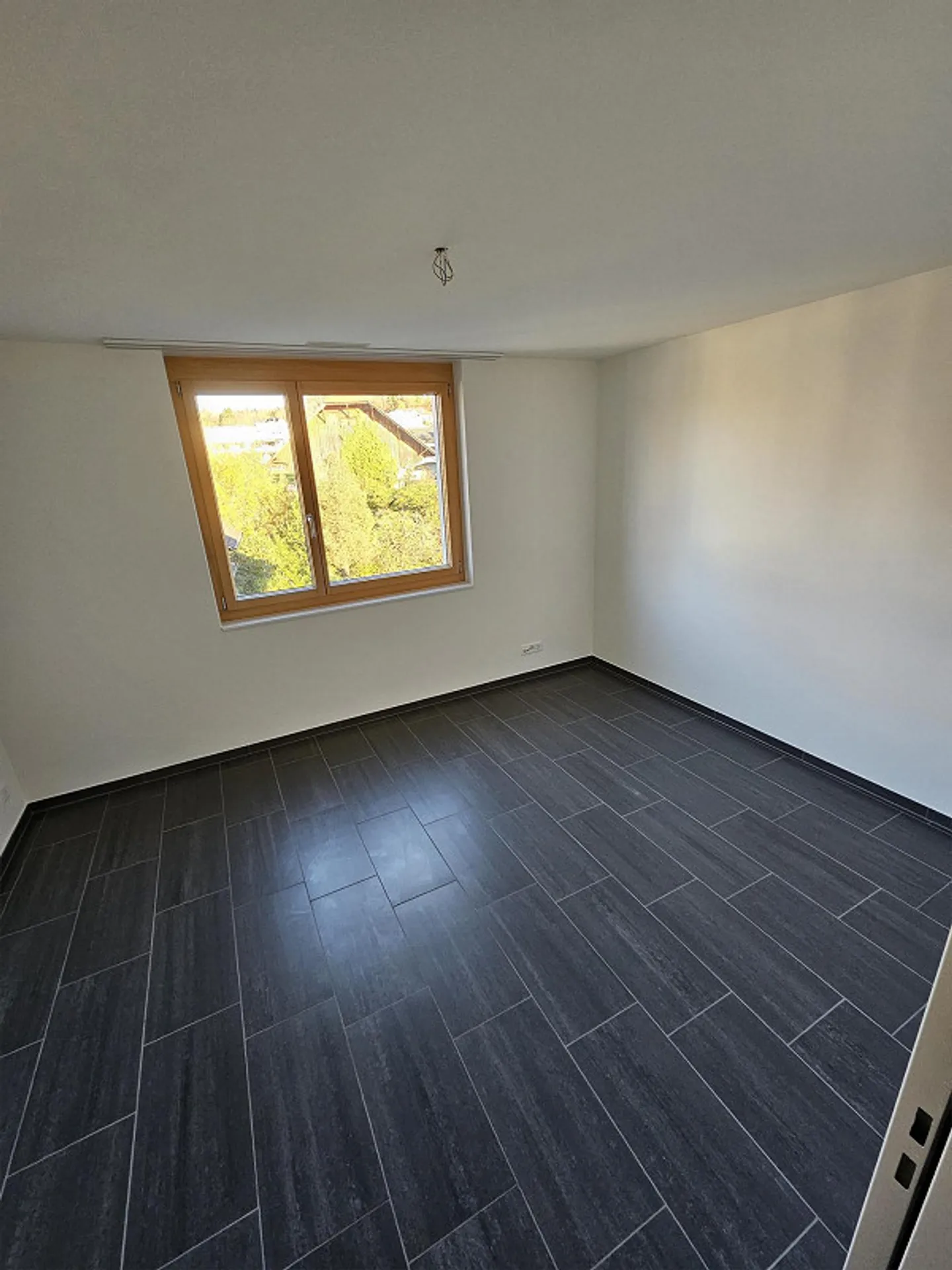 Moderne 4 1/2 Zi-Wohnung im 2.OG (120 m2) mit gedecktem Balkon (28m2) - Foto 13 von 16