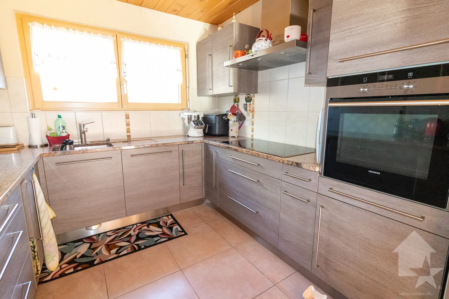 Magnifica villa di 5.5 locali con ampio terreno e garage doppio - Foto 7 di 29