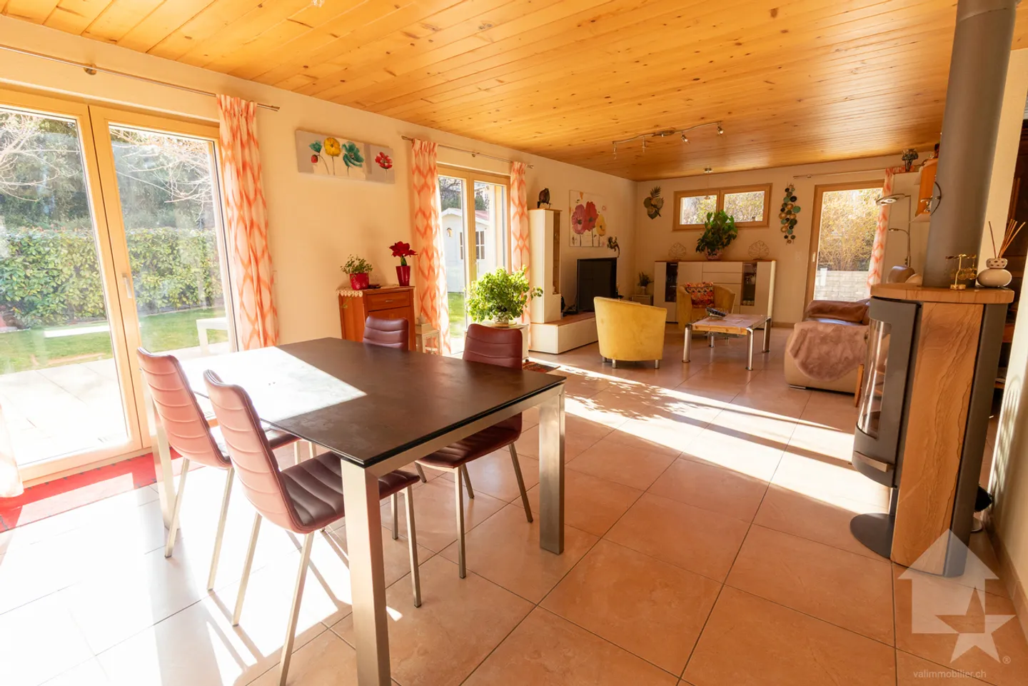 Magnifica villa di 5.5 locali con ampio terreno e garage doppio - Foto 9 di 29