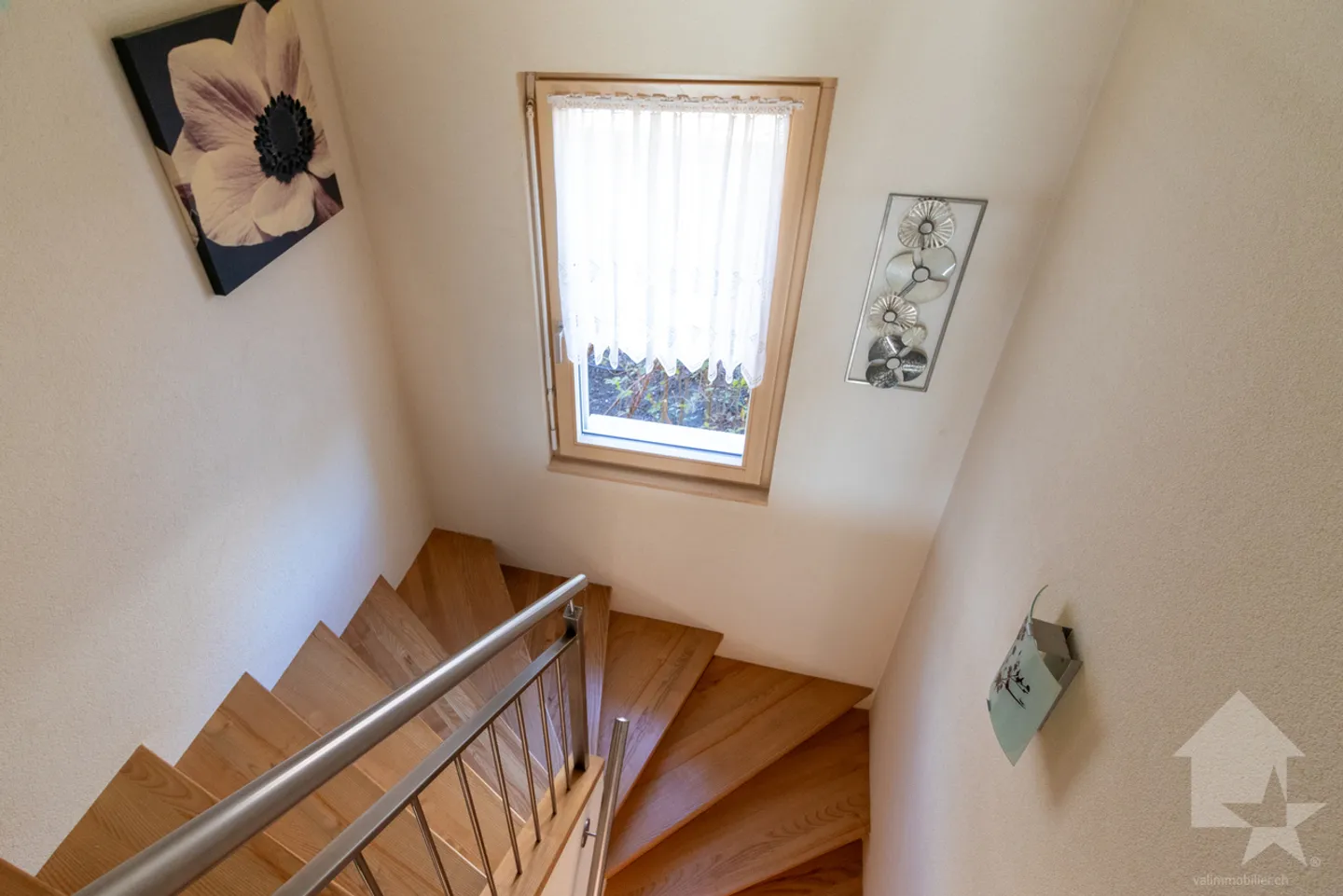 Magnifica villa di 5.5 locali con ampio terreno e garage doppio - Foto 17 di 29