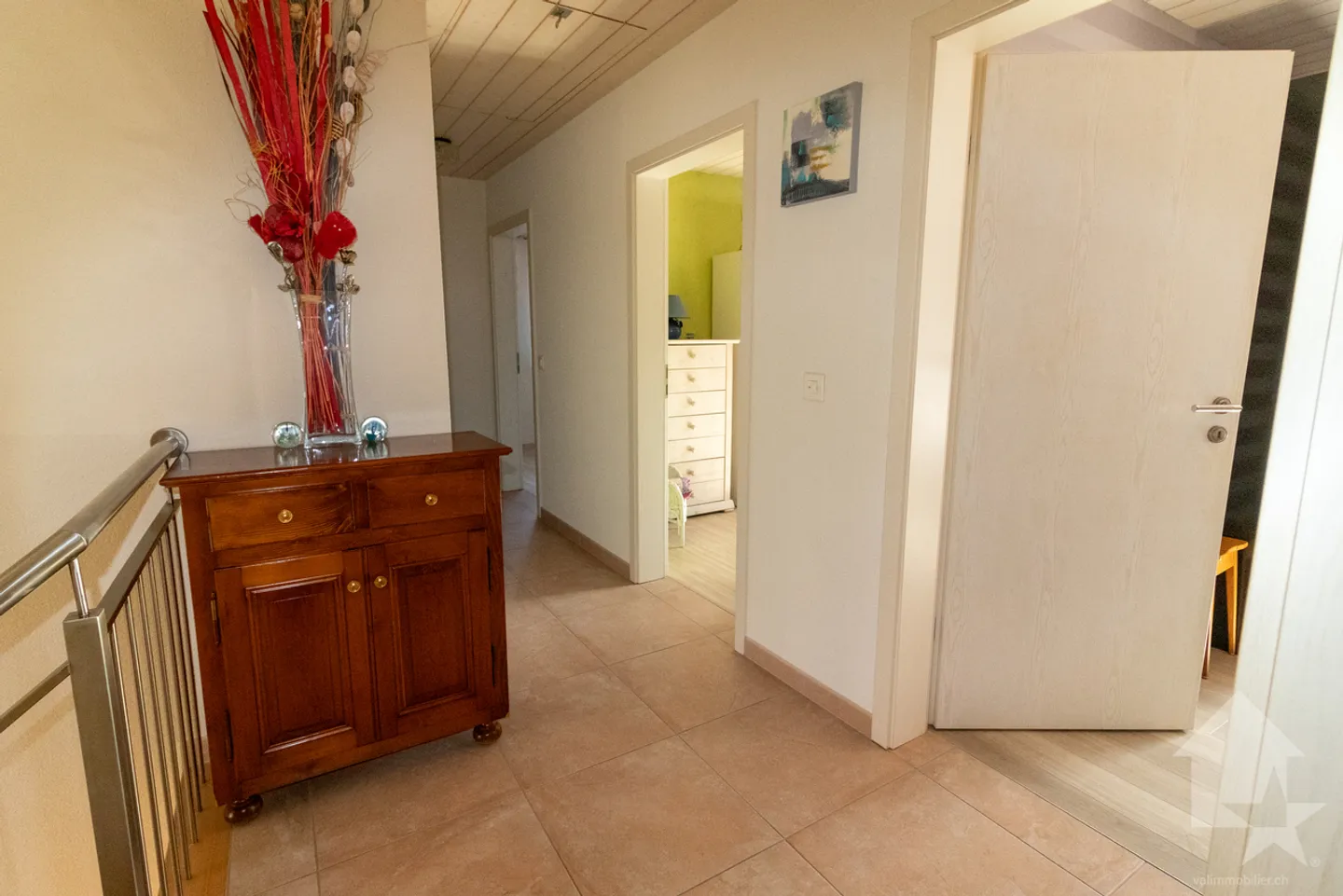 Magnifica villa di 5.5 locali con ampio terreno e garage doppio - Foto 16 di 29