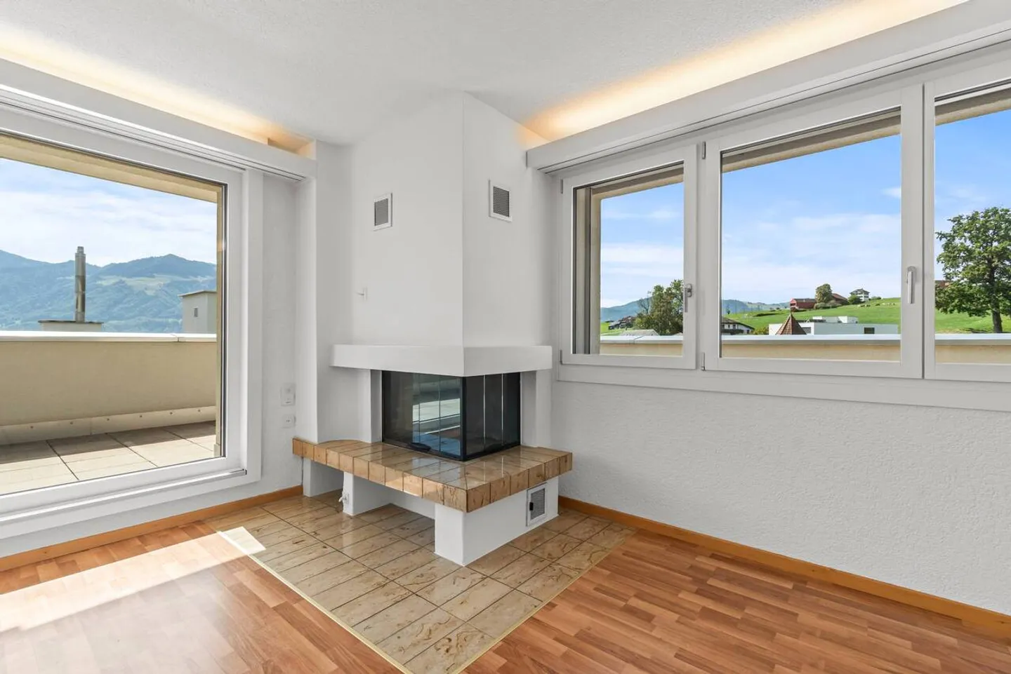 Grosszügige 5.5-Zimmer-Attikawohnung mit 72 m² Terrasse und Weitblick - Foto 4 von 12