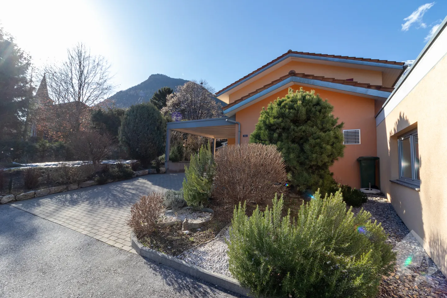 Magnifica villa di 5.5 locali con ampio terreno e garage doppio - Foto 20 di 29