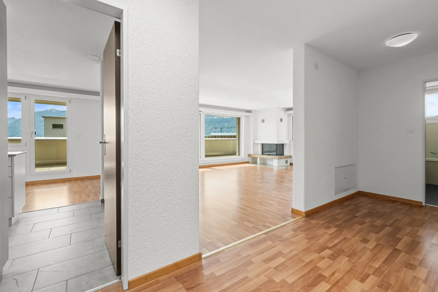 Grosszügige 5.5-Zimmer-Attikawohnung mit 72 m² Terrasse und Weitblick - Foto 9 von 12
