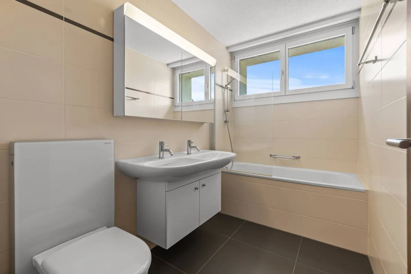 Grosszügige 5.5-Zimmer-Attikawohnung mit 72 m² Terrasse und Weitblick - Foto 10 von 12