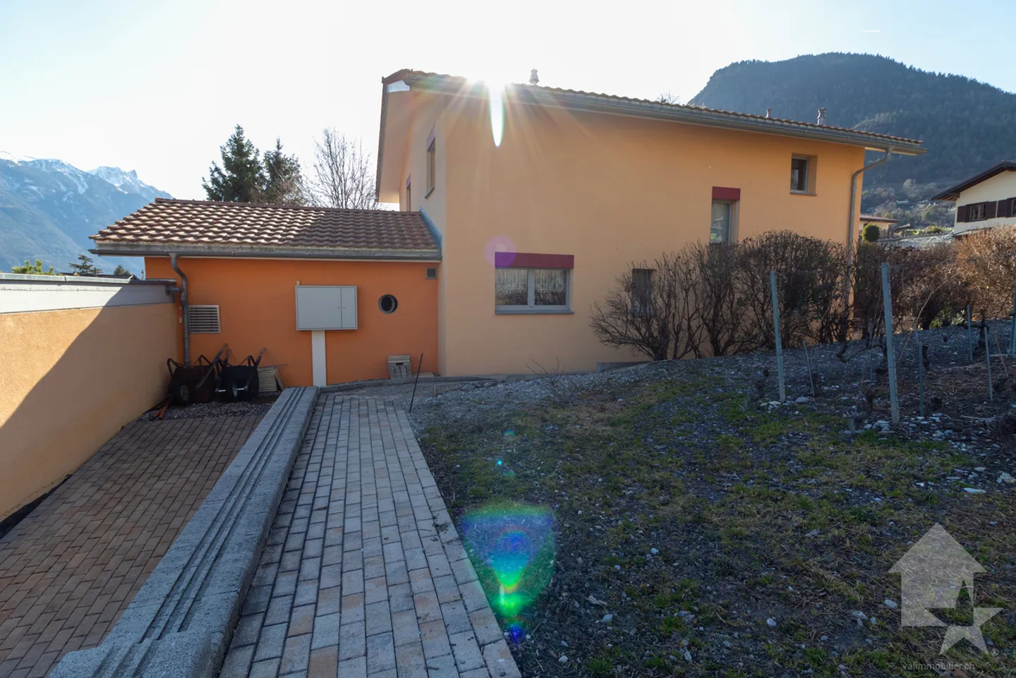 Magnifica villa di 5.5 locali con ampio terreno e garage doppio - Foto 26 di 29