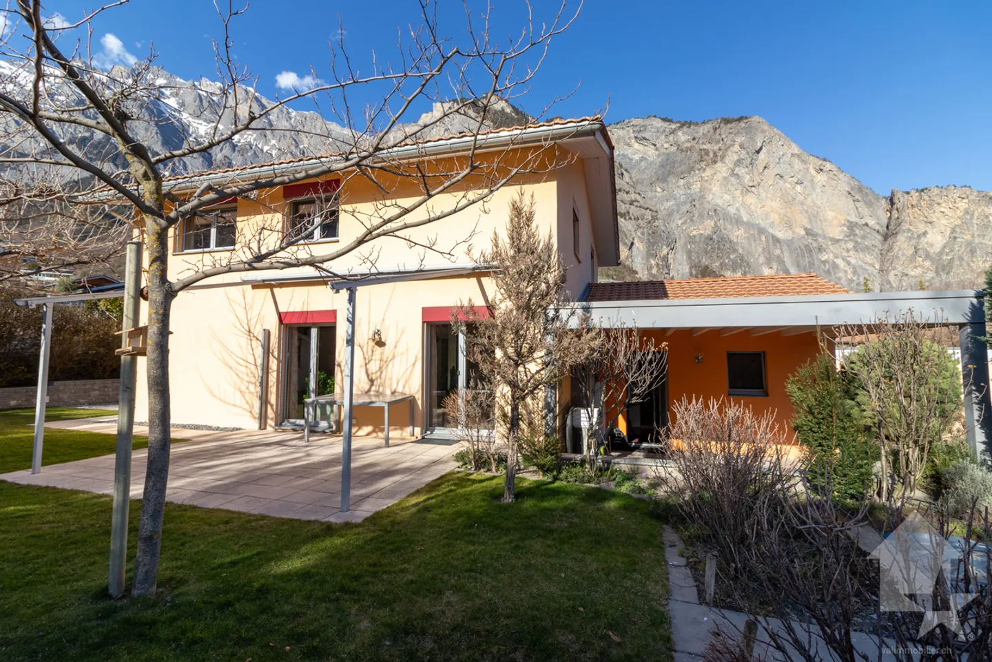 Magnifica villa di 5.5 locali con ampio terreno e garage doppio - Foto 22 di 29