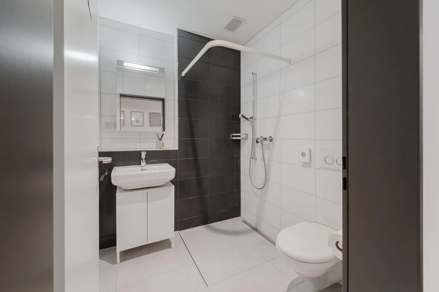 Tout très proche - Appartement 3.5 pièces au cœur de Wil - Photo 6 sur 13