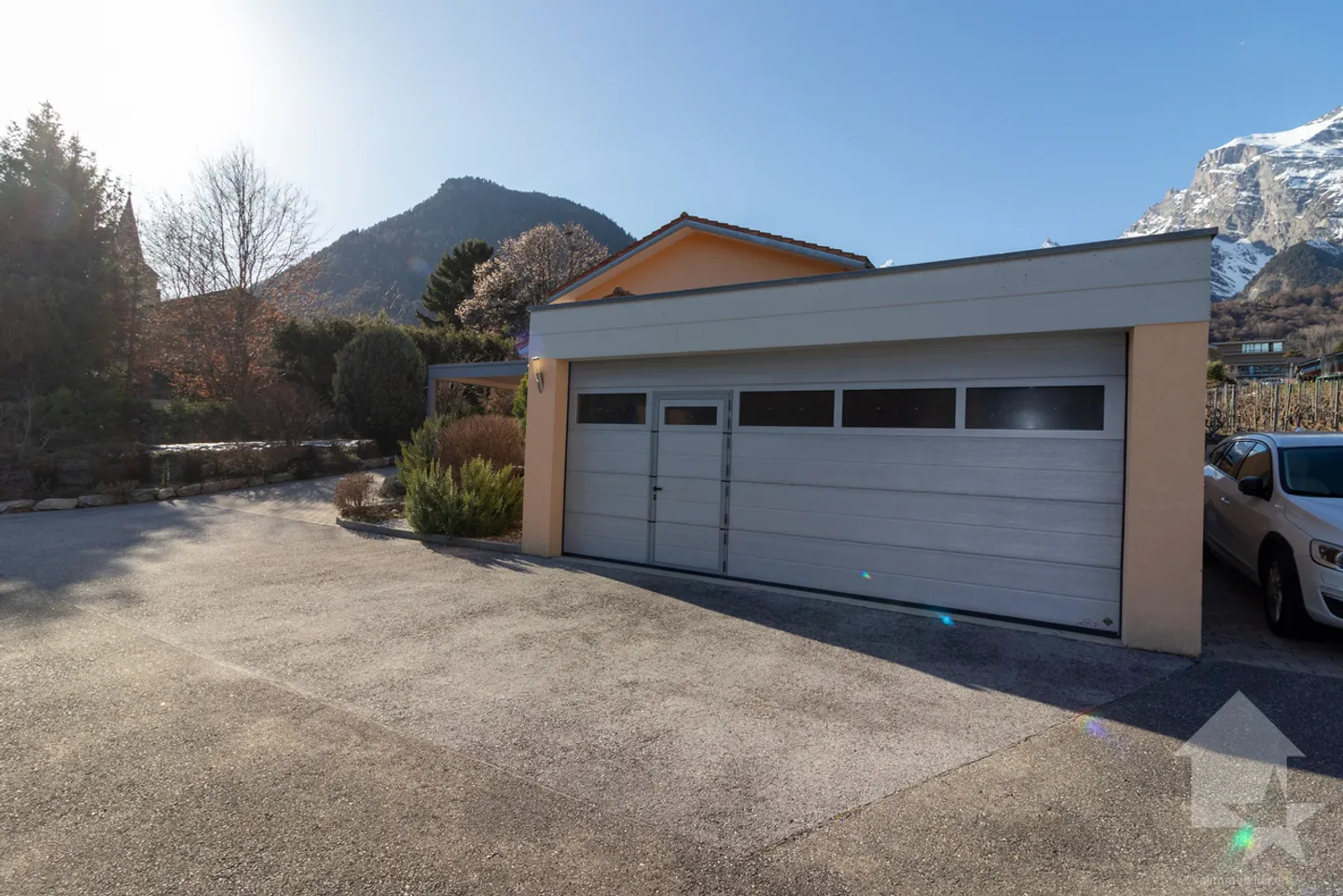 Magnifica villa di 5.5 locali con ampio terreno e garage doppio - Foto 27 di 29