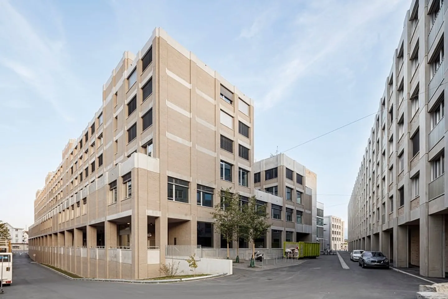 Mixed-use building for rent - Photo 1 of 1