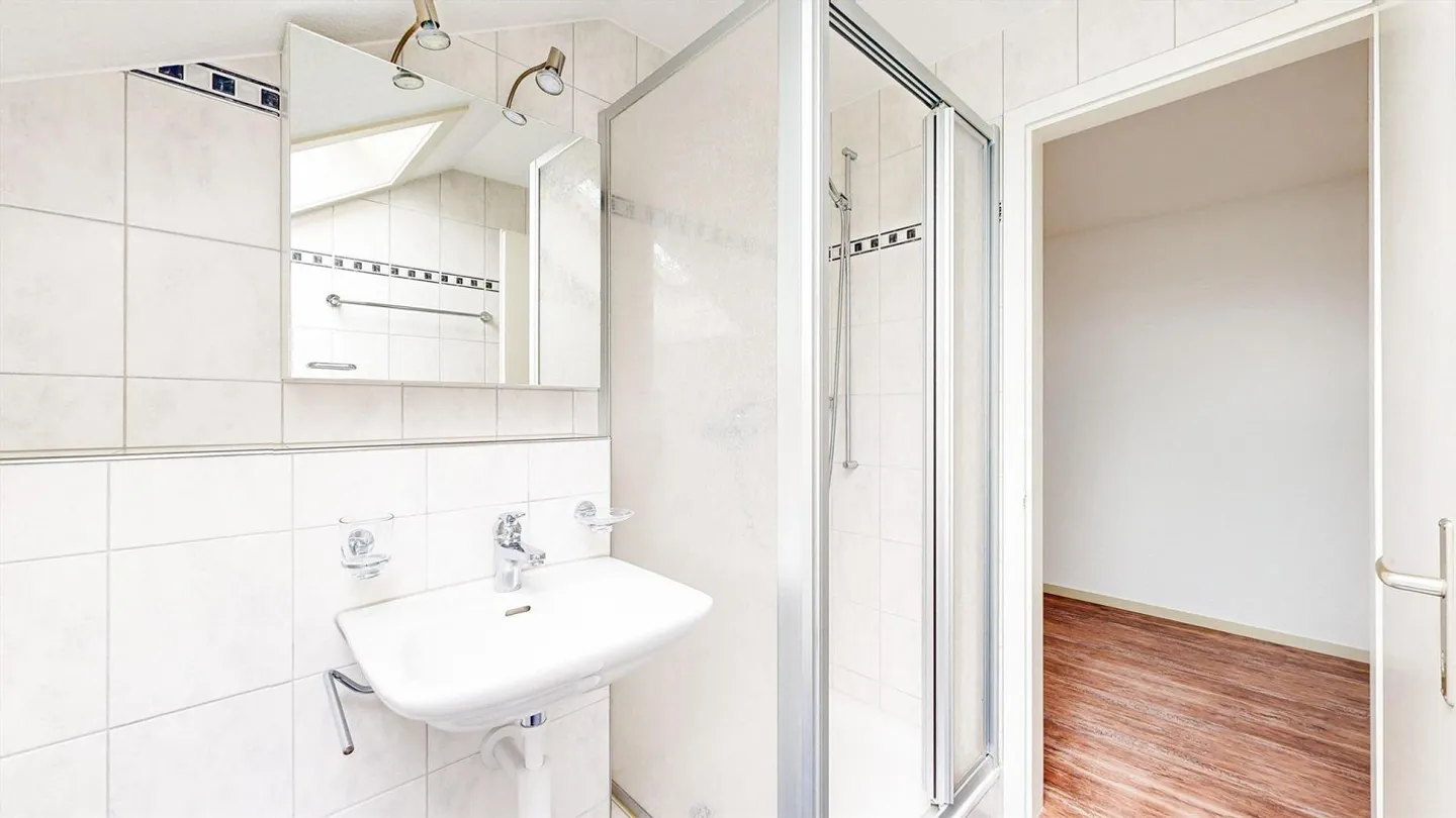 Glad to Come Home - Photo 6 of 6