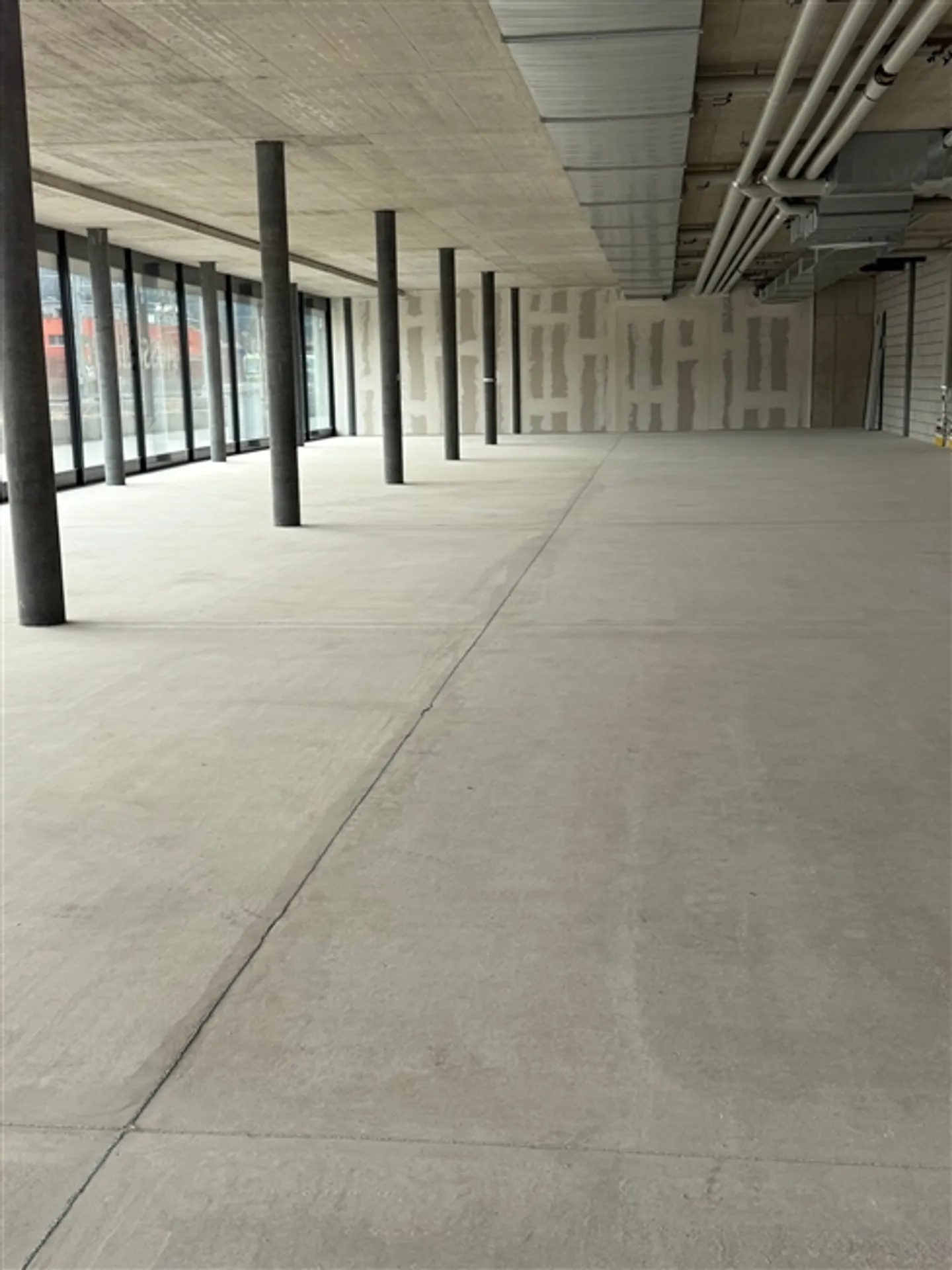 Espace de stockage flexible à la gare de Konolfingen – 500m² pour une utilisation temporaire - Photo 1 sur 4