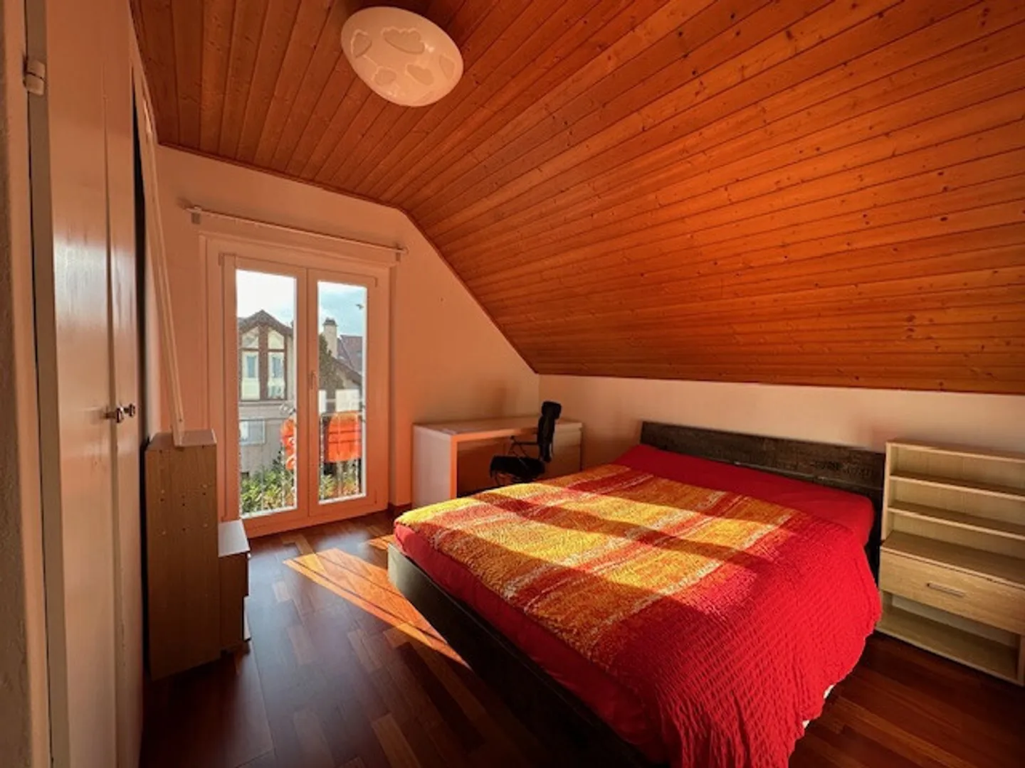 Furnished room for rent in a beautiful villa in the heart of Gland - Photo 2 of 12