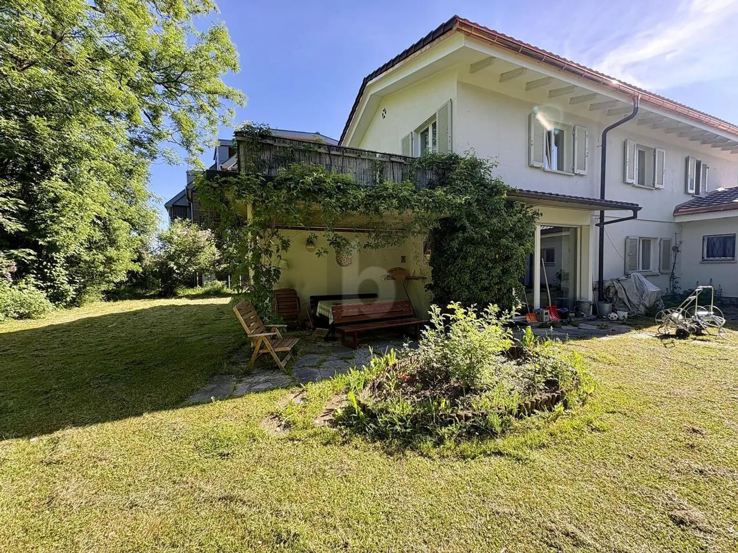 Tranquillo e soleggiato con grande giardino - Foto 1 di 6