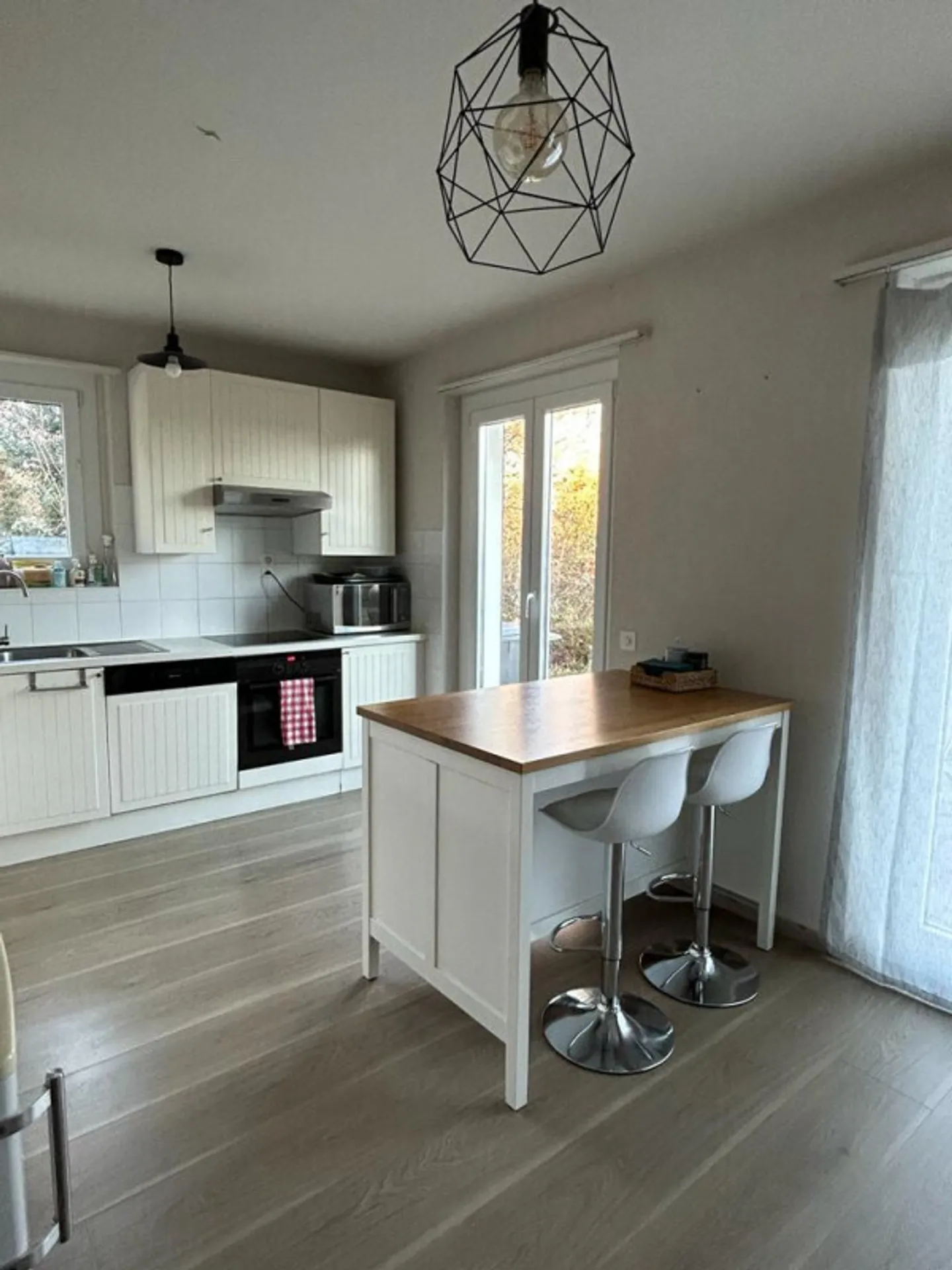 Furnished room for rent in a beautiful villa in the heart of Gland - Photo 4 of 12