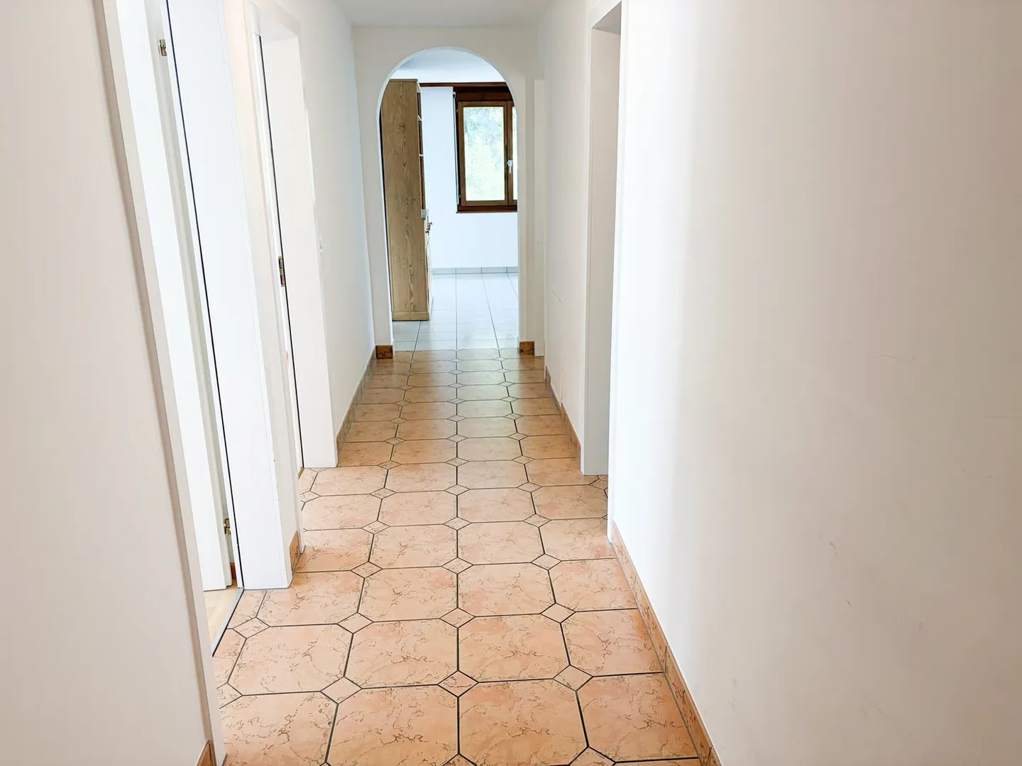 Charming 4.5-Room Apartment with Mountain Panorama in Laax - Photo 8 of 26
