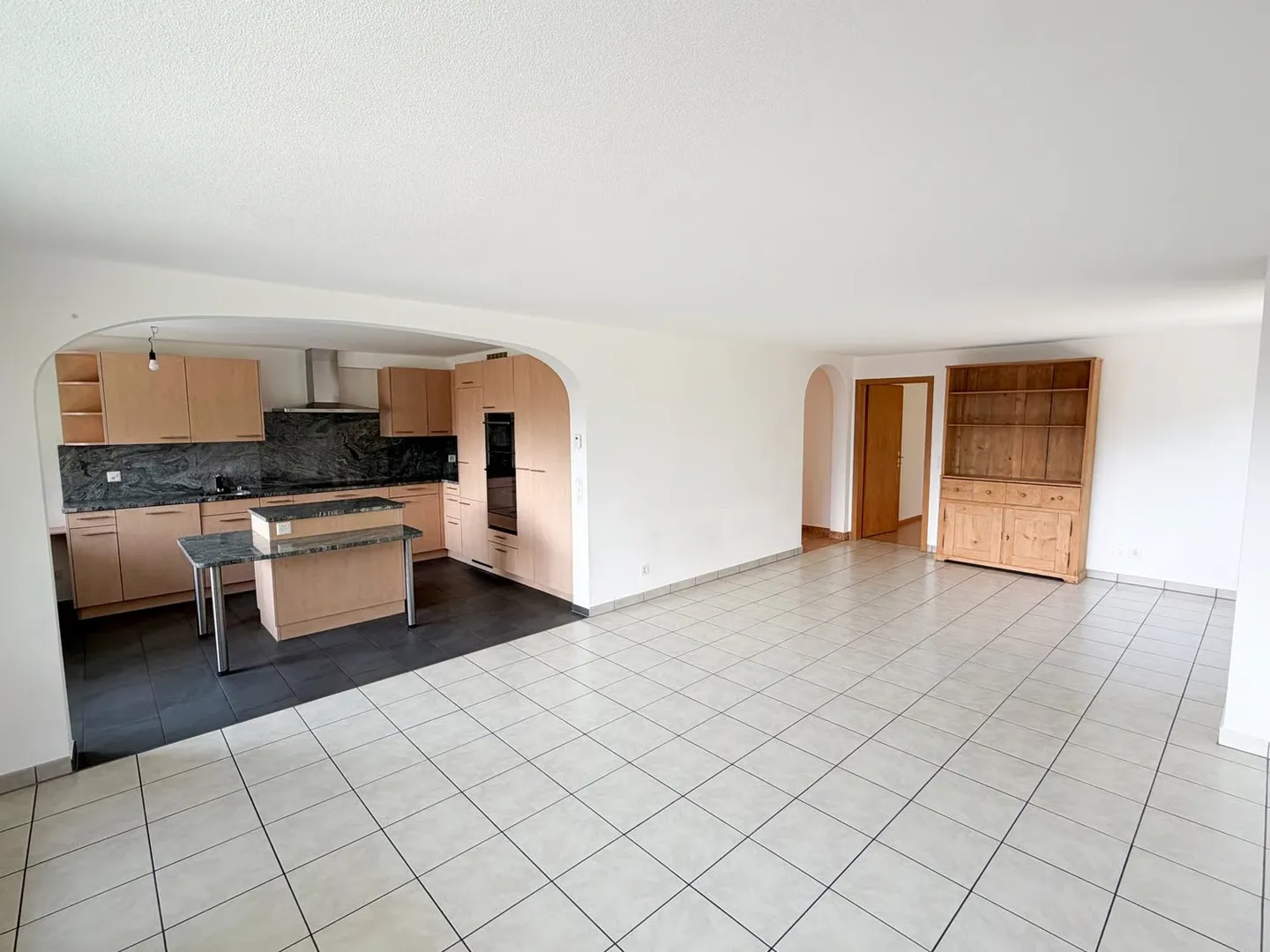 Charming 4.5-Room Apartment with Mountain Panorama in Laax - Photo 9 of 26