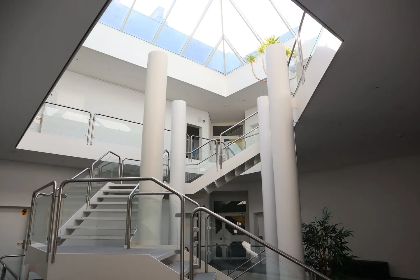 Office and Commercial Spaces in the Kolumbus Business Center - Photo 5 of 11