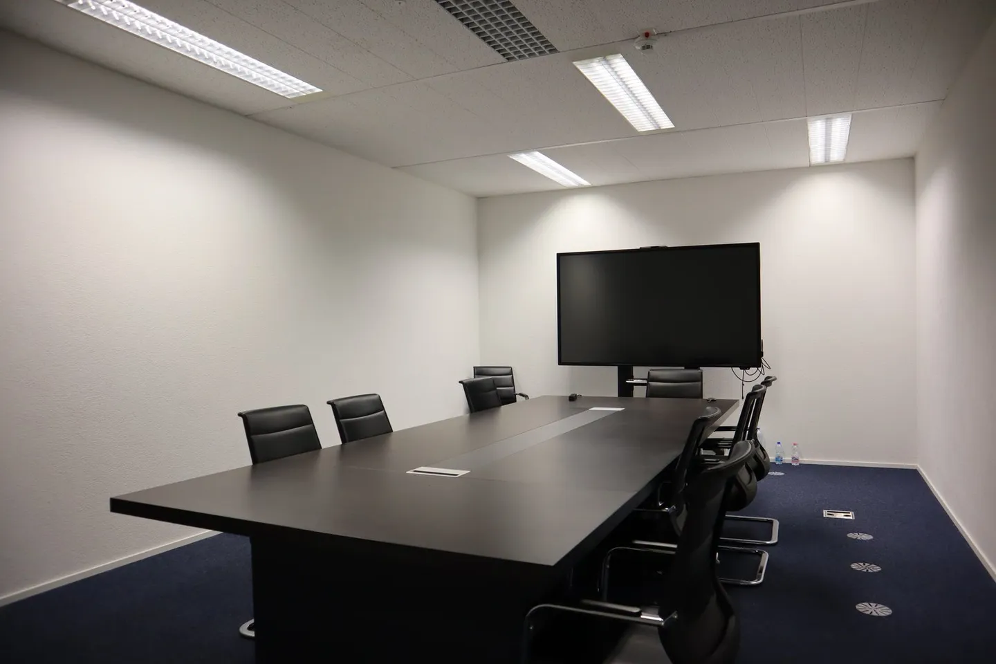 Office and Commercial Spaces in the Kolumbus Business Center - Photo 7 of 11