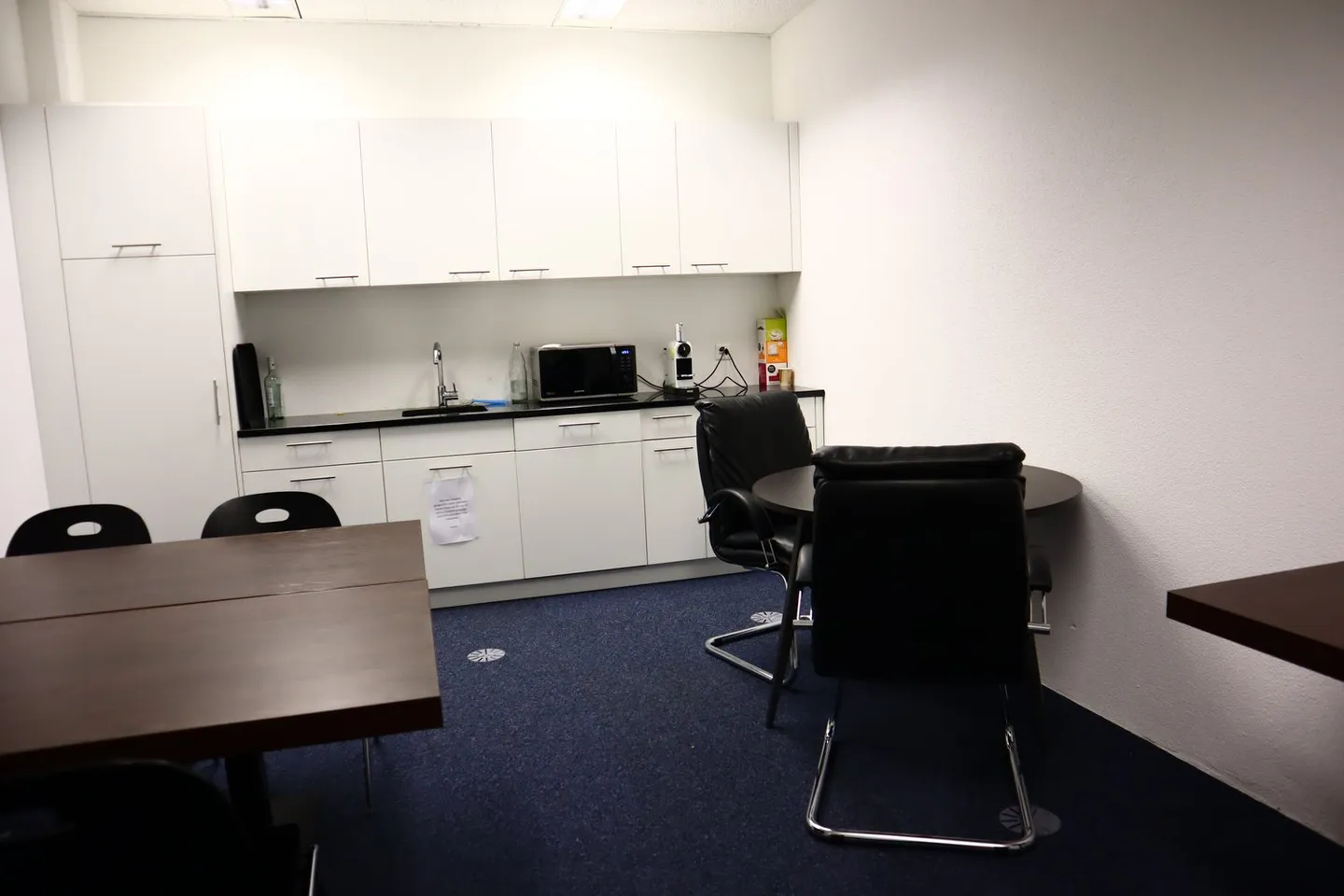 Office and Commercial Spaces in the Kolumbus Business Center - Photo 8 of 11