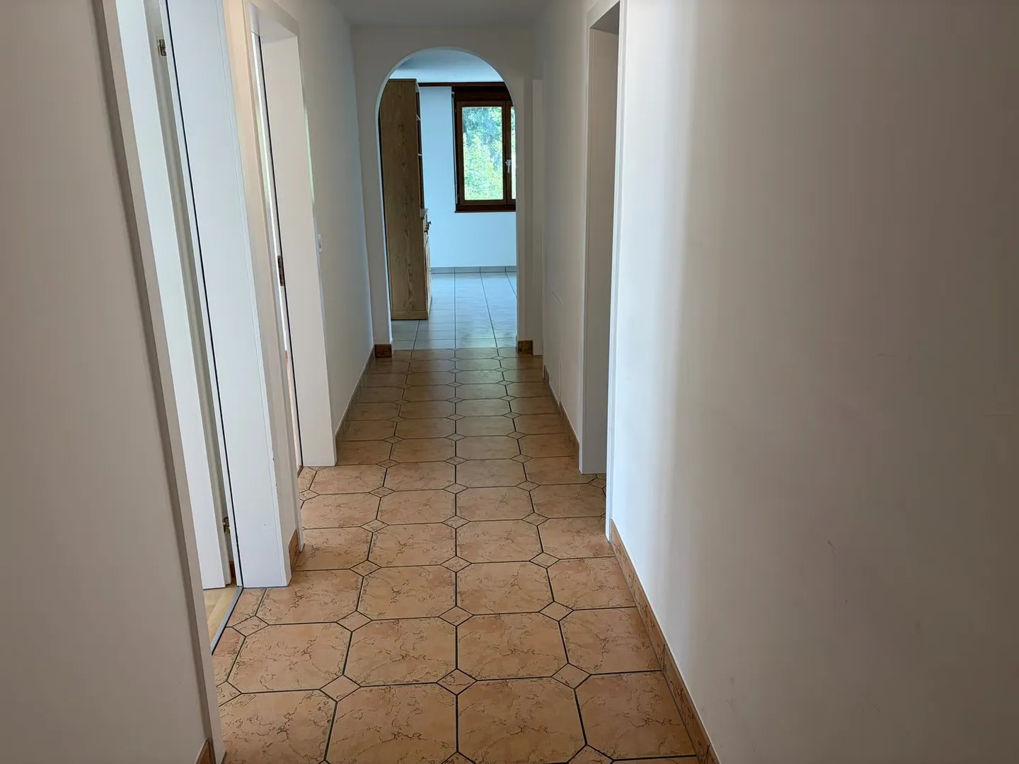 Charming 4.5-Room Apartment with Mountain Panorama in Laax - Photo 16 of 26