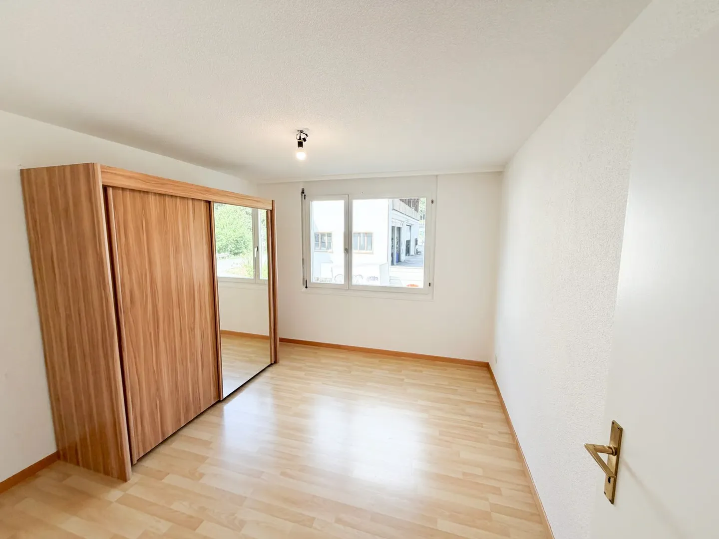 Charming 4.5-Room Apartment with Mountain Panorama in Laax - Photo 19 of 26