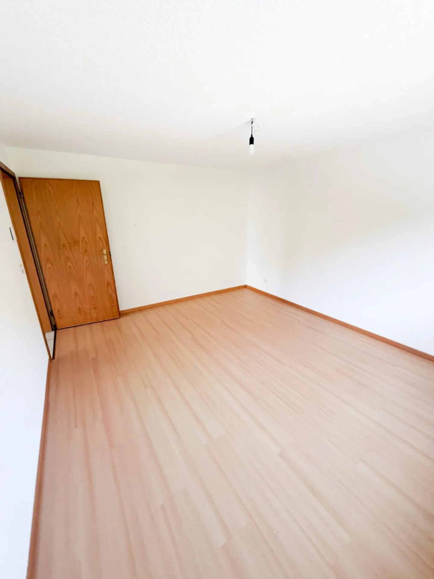 Charming 4.5-Room Apartment with Mountain Panorama in Laax - Photo 20 of 26