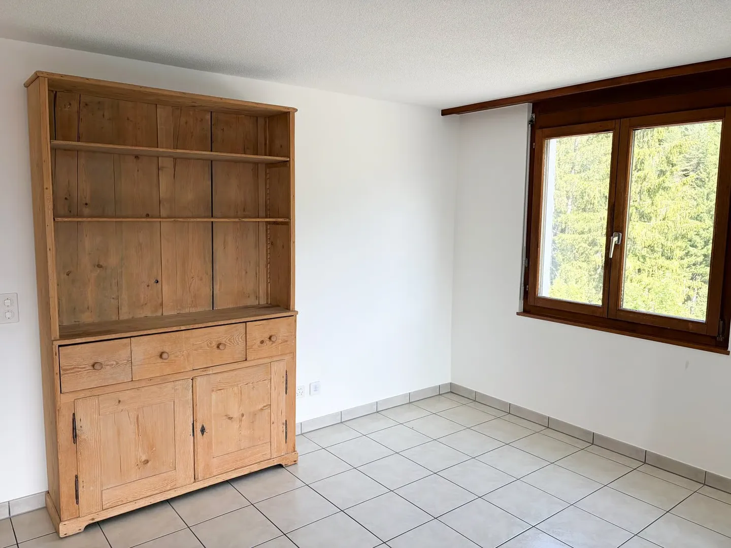 Charming 4.5-Room Apartment with Mountain Panorama in Laax - Photo 23 of 26