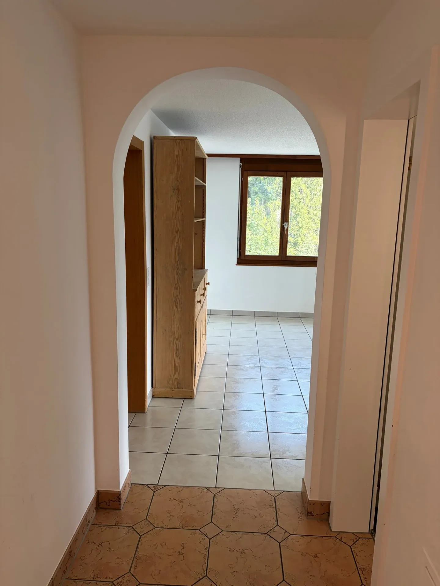 Charming 4.5-Room Apartment with Mountain Panorama in Laax - Photo 24 of 26