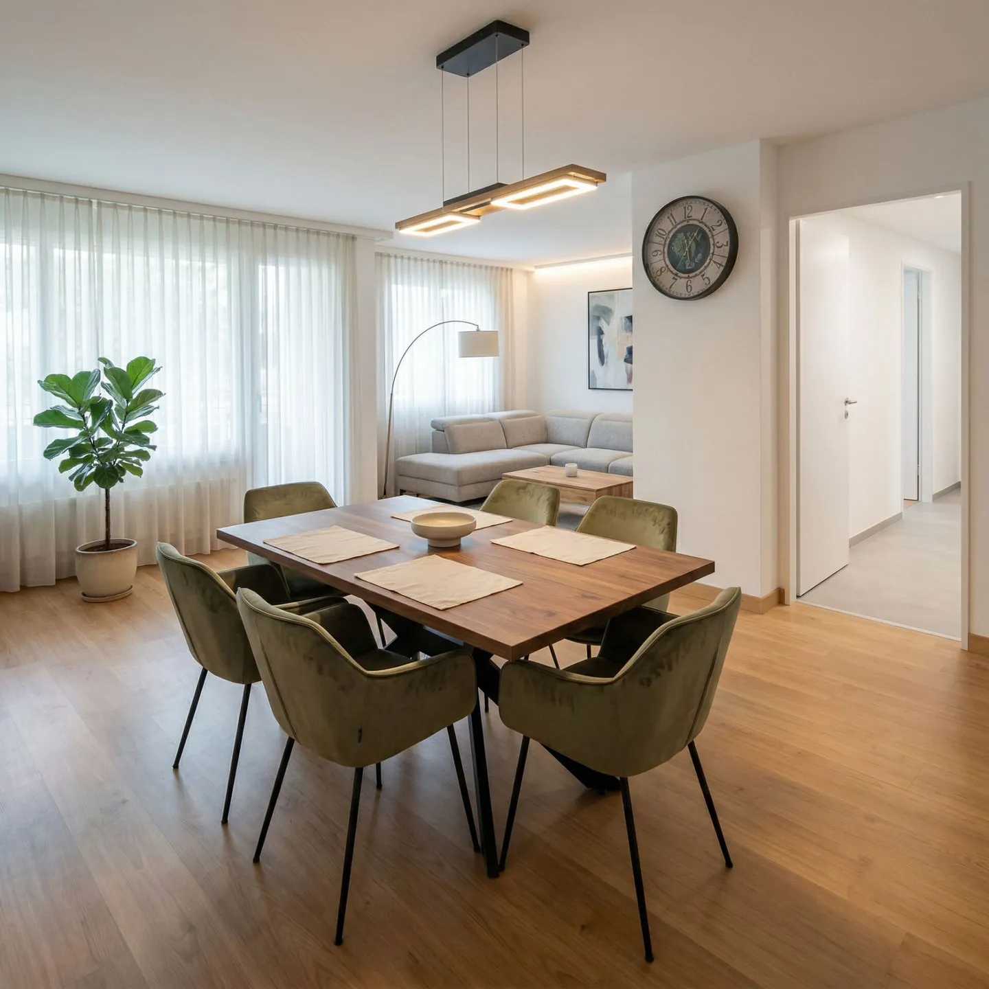 Appartement de 4.5 pièces élégamment rénové à Hochfelden avec balcon - Photo 1 sur 4