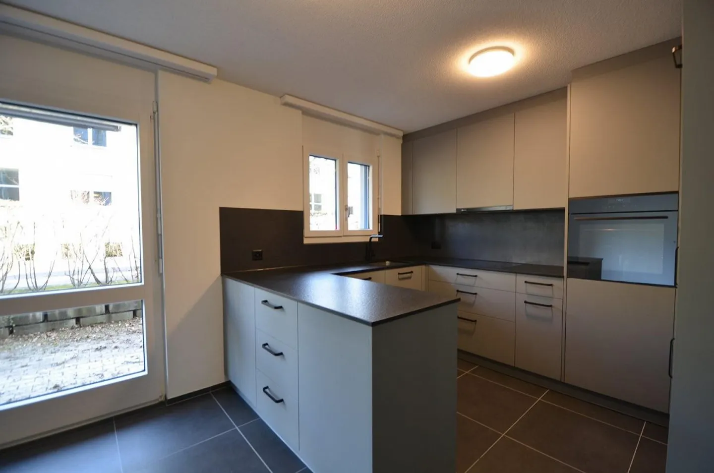 2.5-room apartment near Rosengarten with garden - Photo 2 of 8