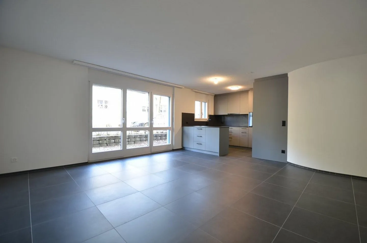 2.5-room apartment near Rosengarten with garden - Photo 3 of 8