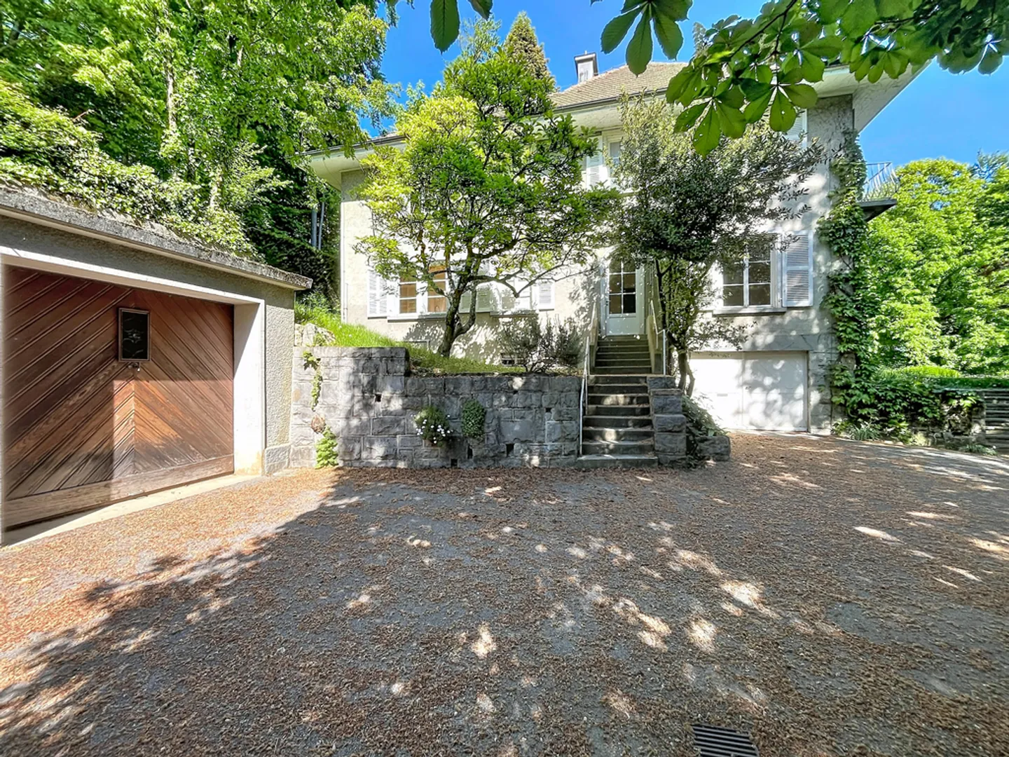 8-Zimmer-Haus - Foto 1 von 9