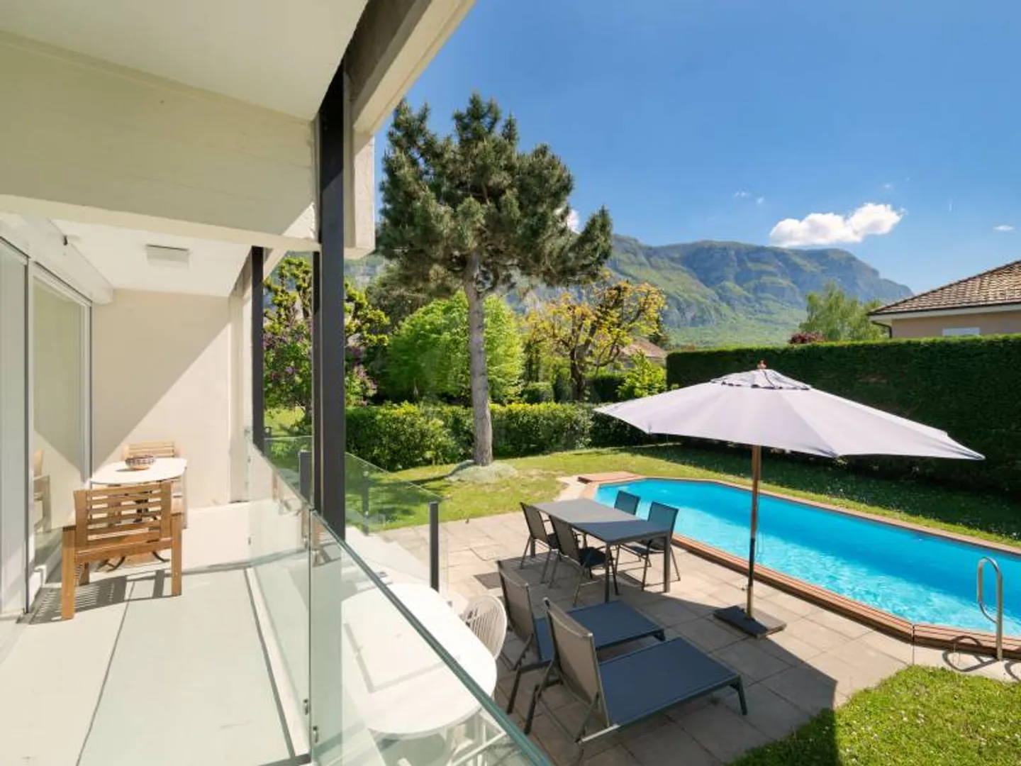 Villa moderna con piscina - Foto 12 di 12