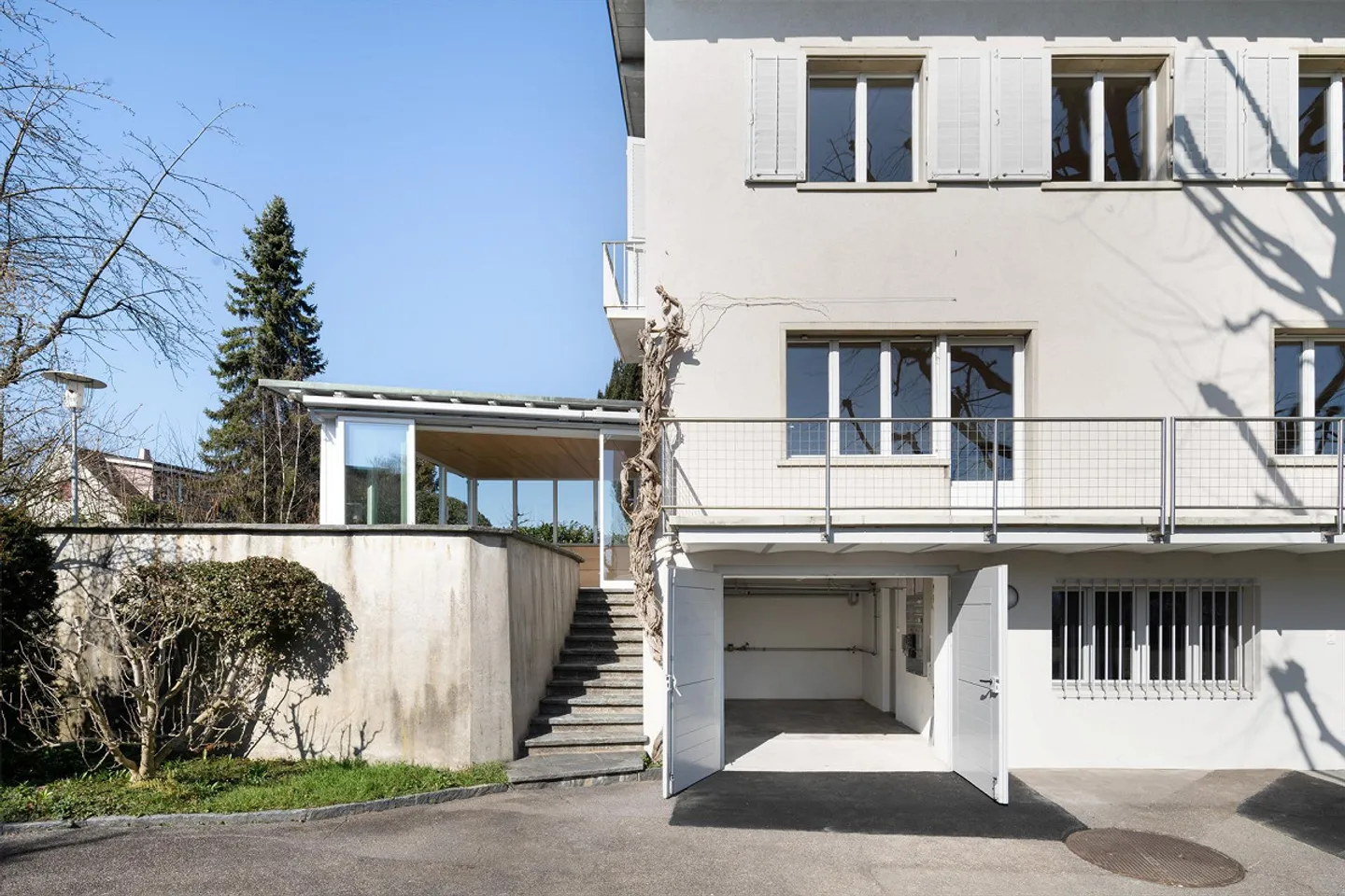 Spacious Single-Family Home with Plenty of Greenery and Privacy - Photo 3 of 14