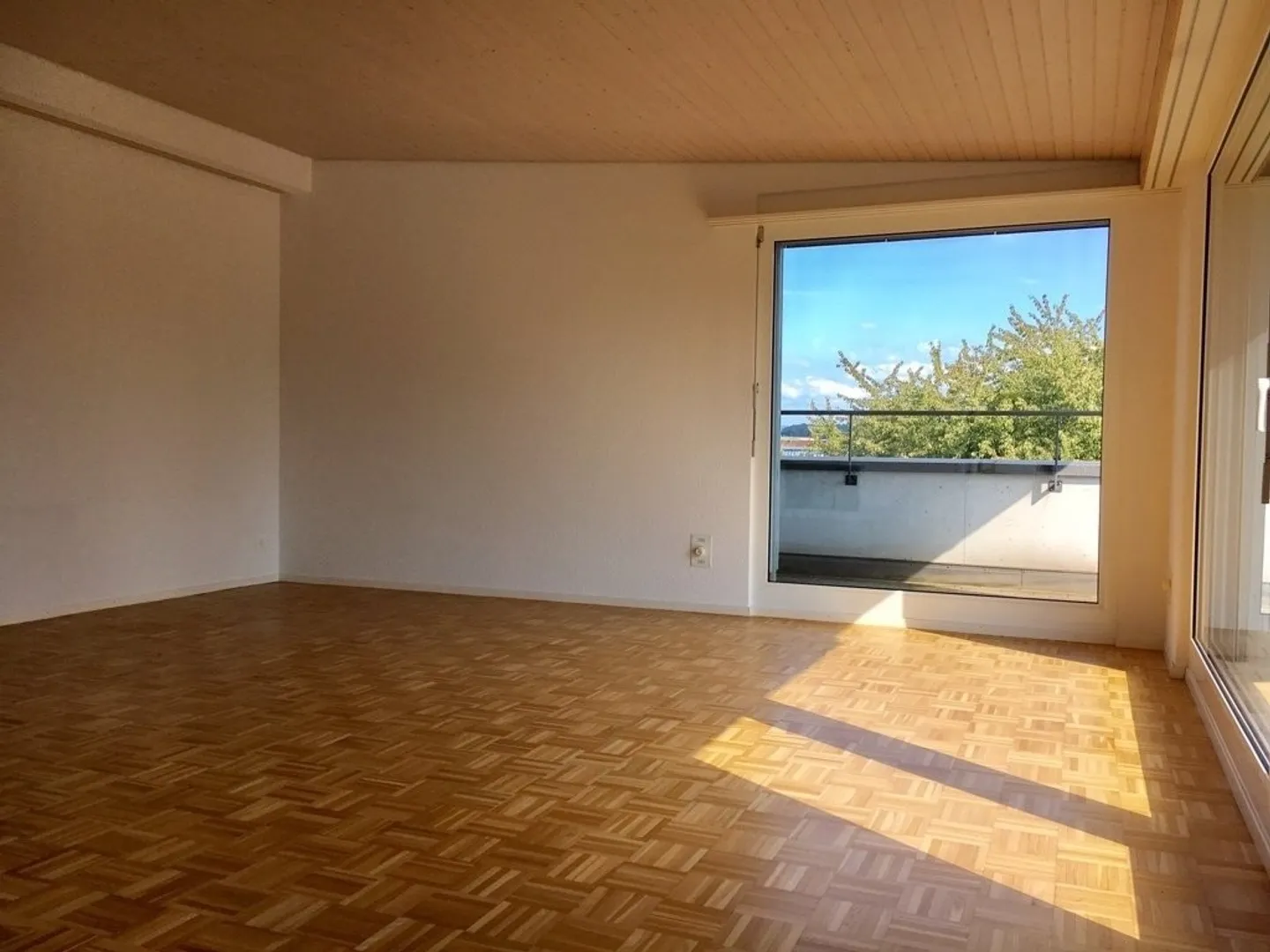 Stylische Attikawohnung mit Terrasse - Foto 3 von 7