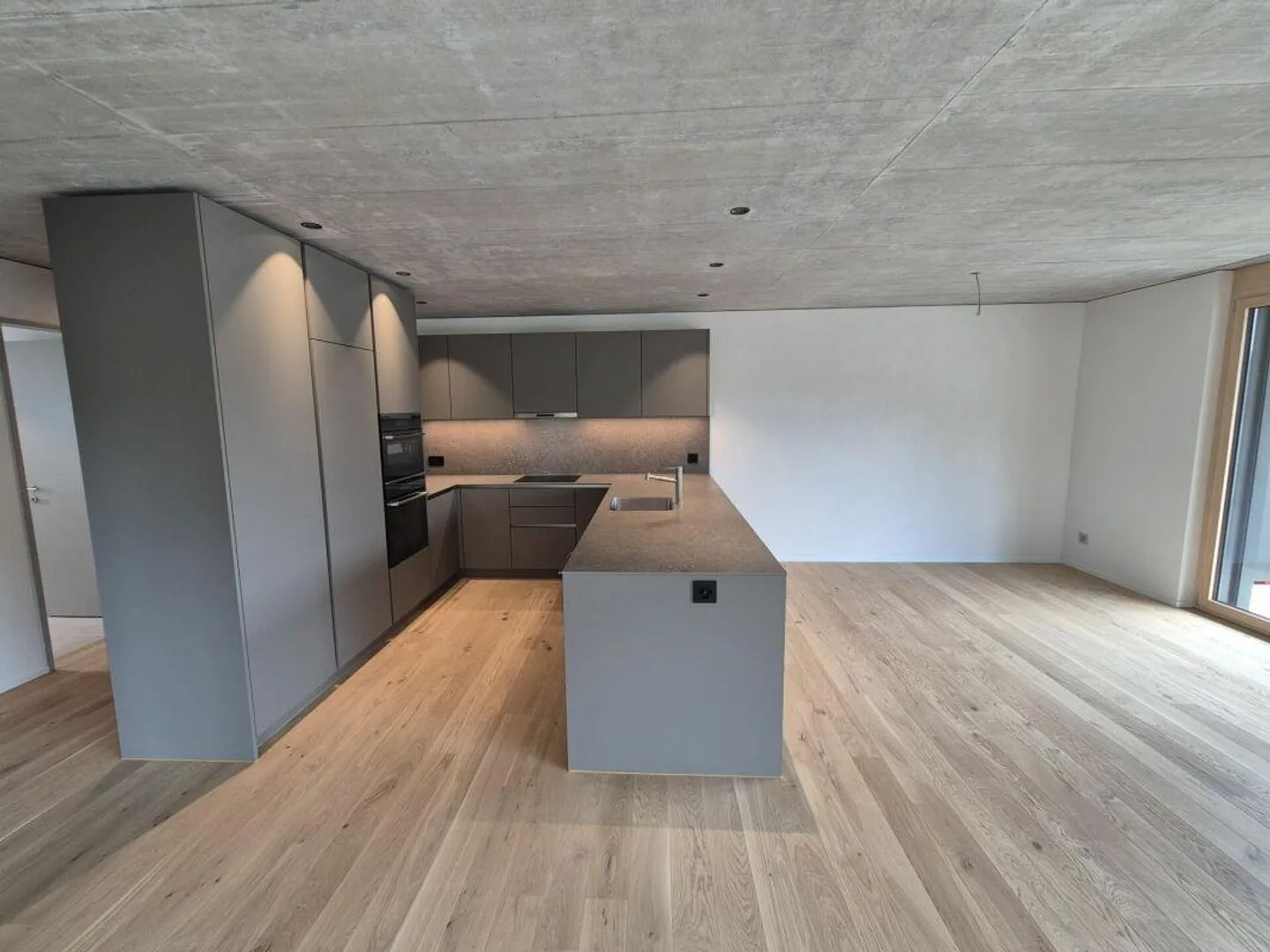 Neue 4.5 Zimmerwohnung mit Balkon - Foto 1 von 15