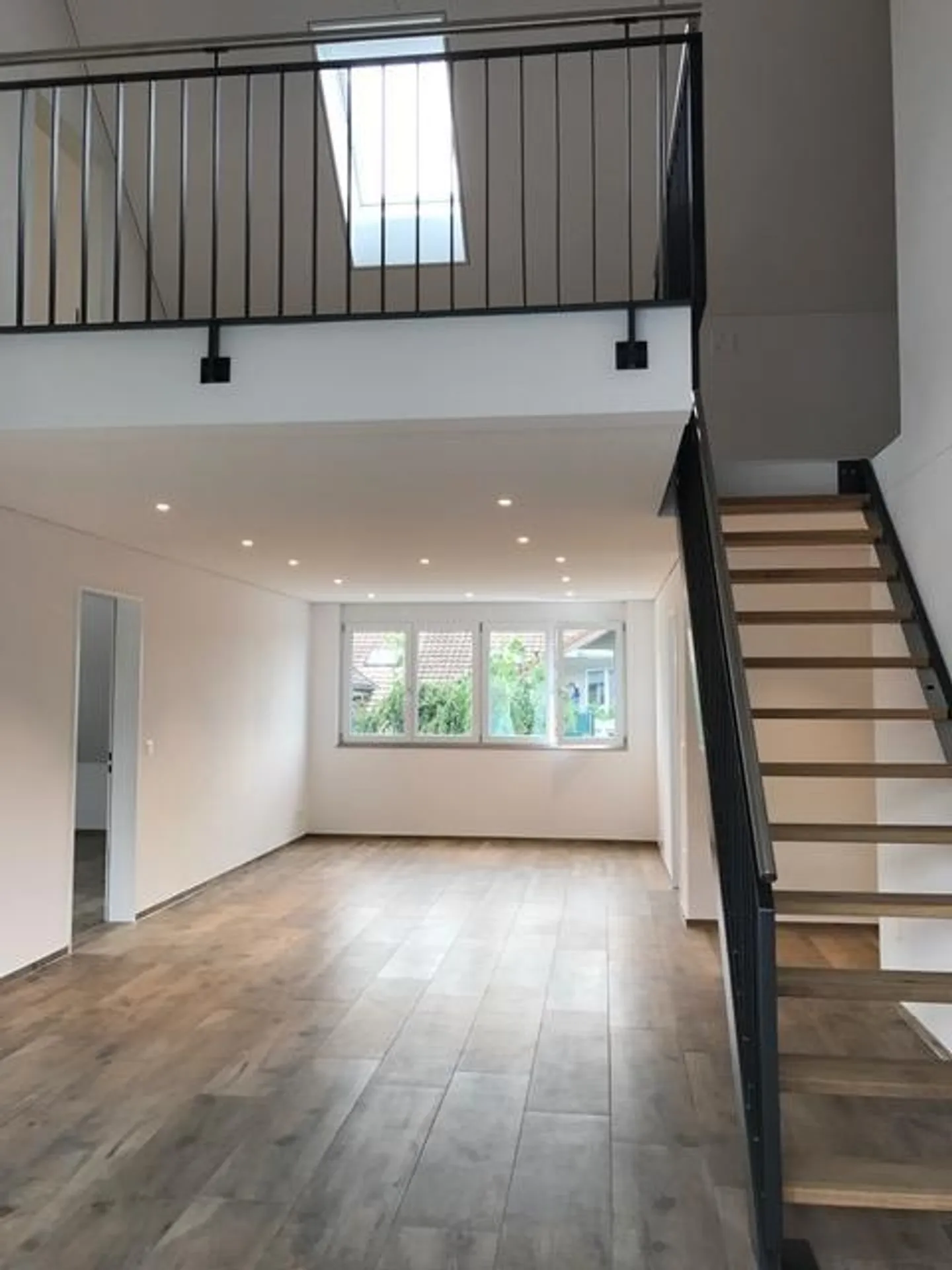 Bright, modern 4.5 room apartment with gallery - Photo 3 of 8
