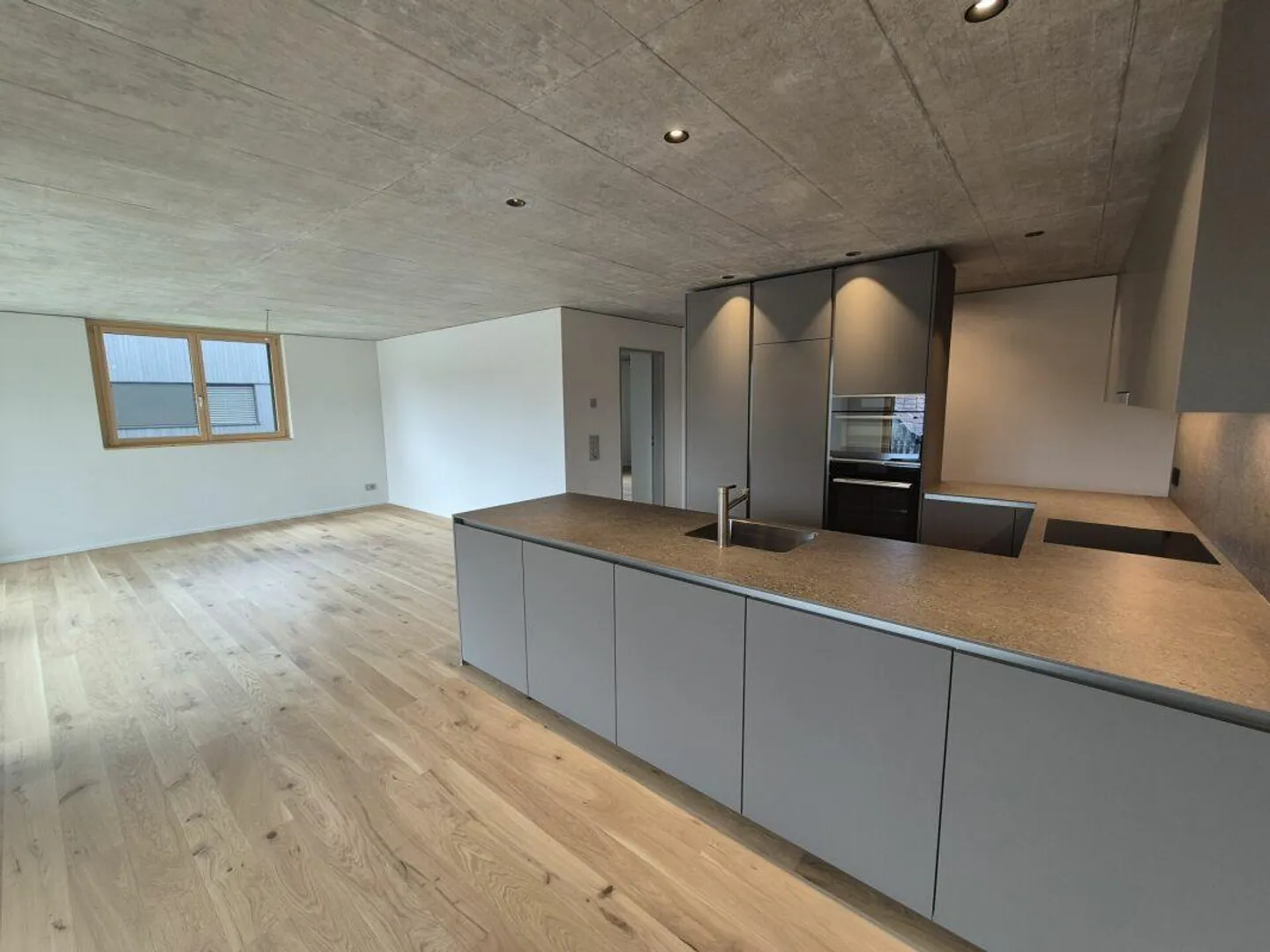 Neue 4.5 Zimmerwohnung mit Balkon - Foto 3 von 15