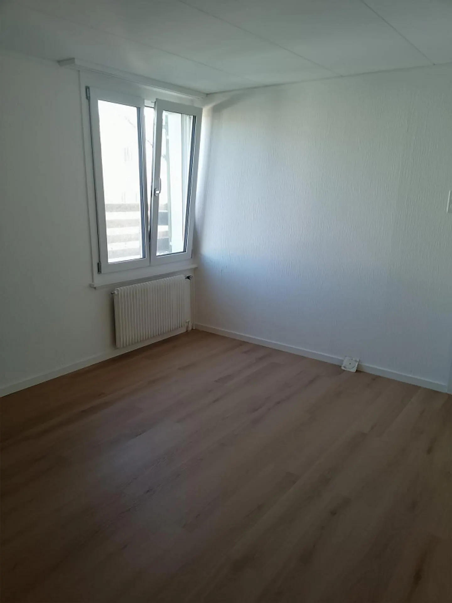 appartamento 3 locali ristrutturato di recente (incluso parcheggio) - Foto 4 di 11