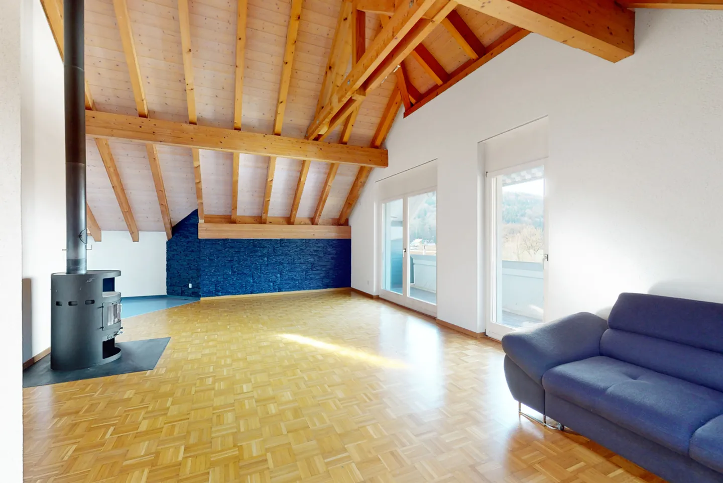 Attic apartment with a feel-good factor and its own fireplace! - Photo 4 of 8