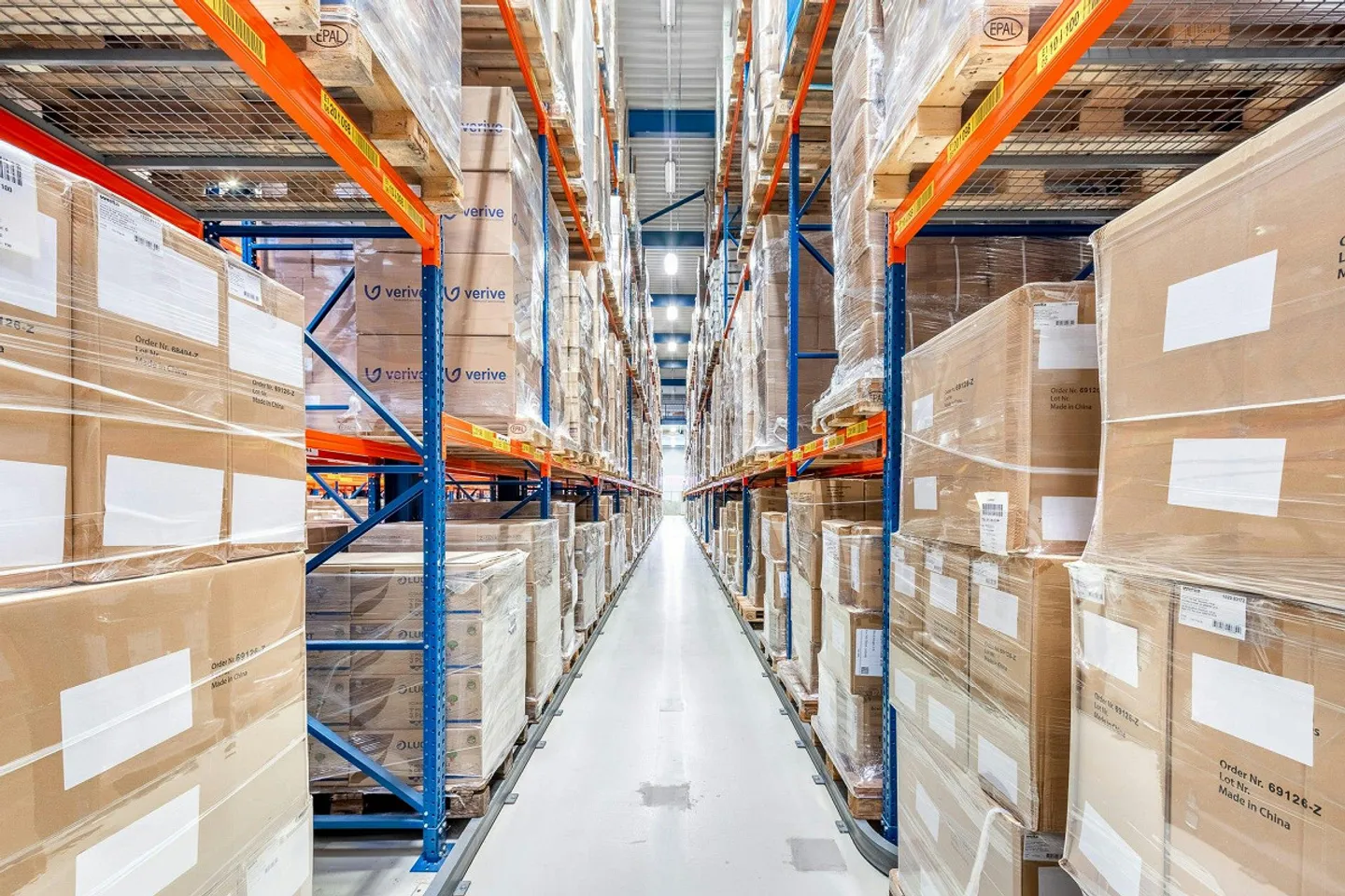 3,200 m² heated warehouse with high racks including Jungheinrich stackers - Photo 8 of 13