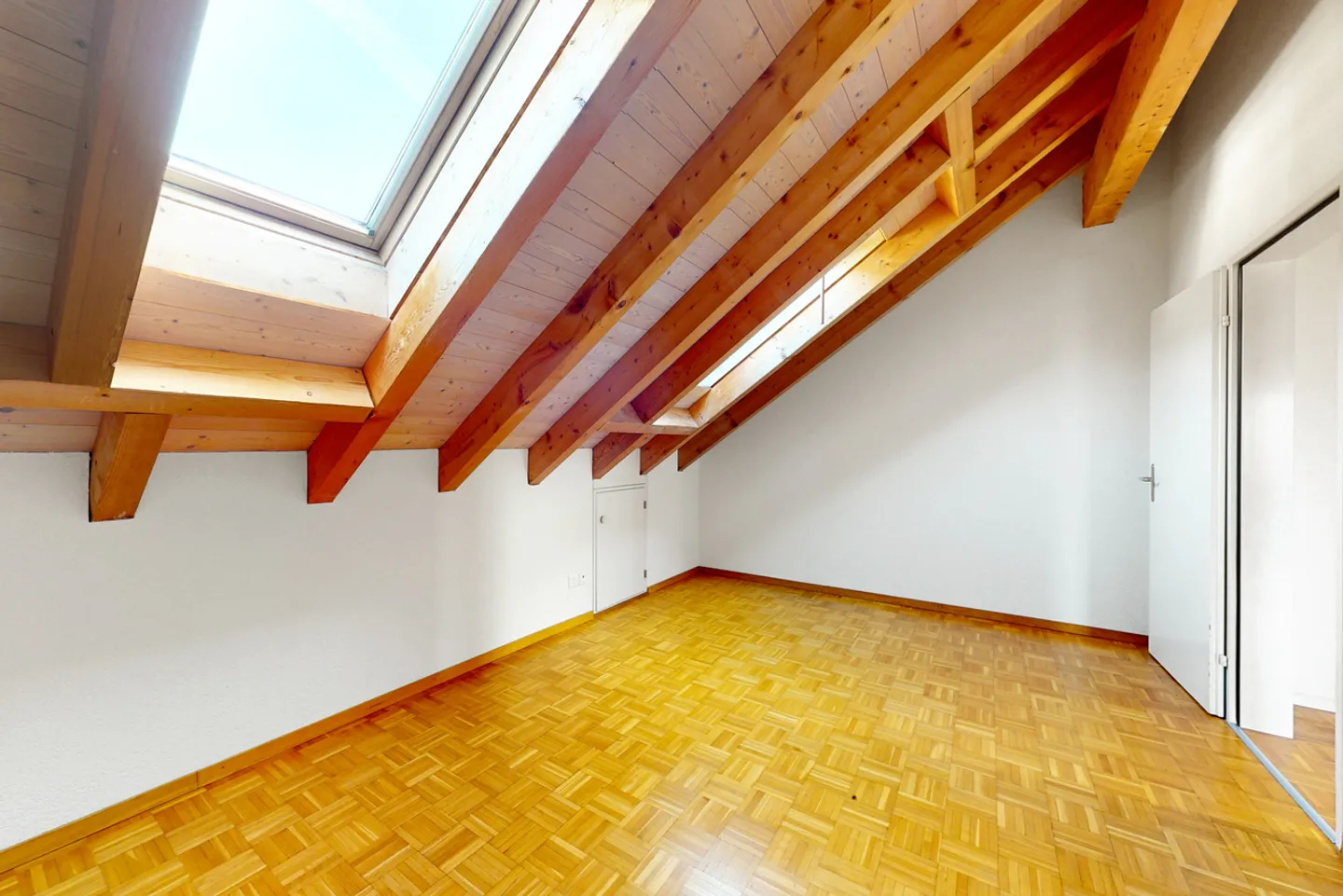 Attic apartment with a feel-good factor and its own fireplace! - Photo 6 of 8