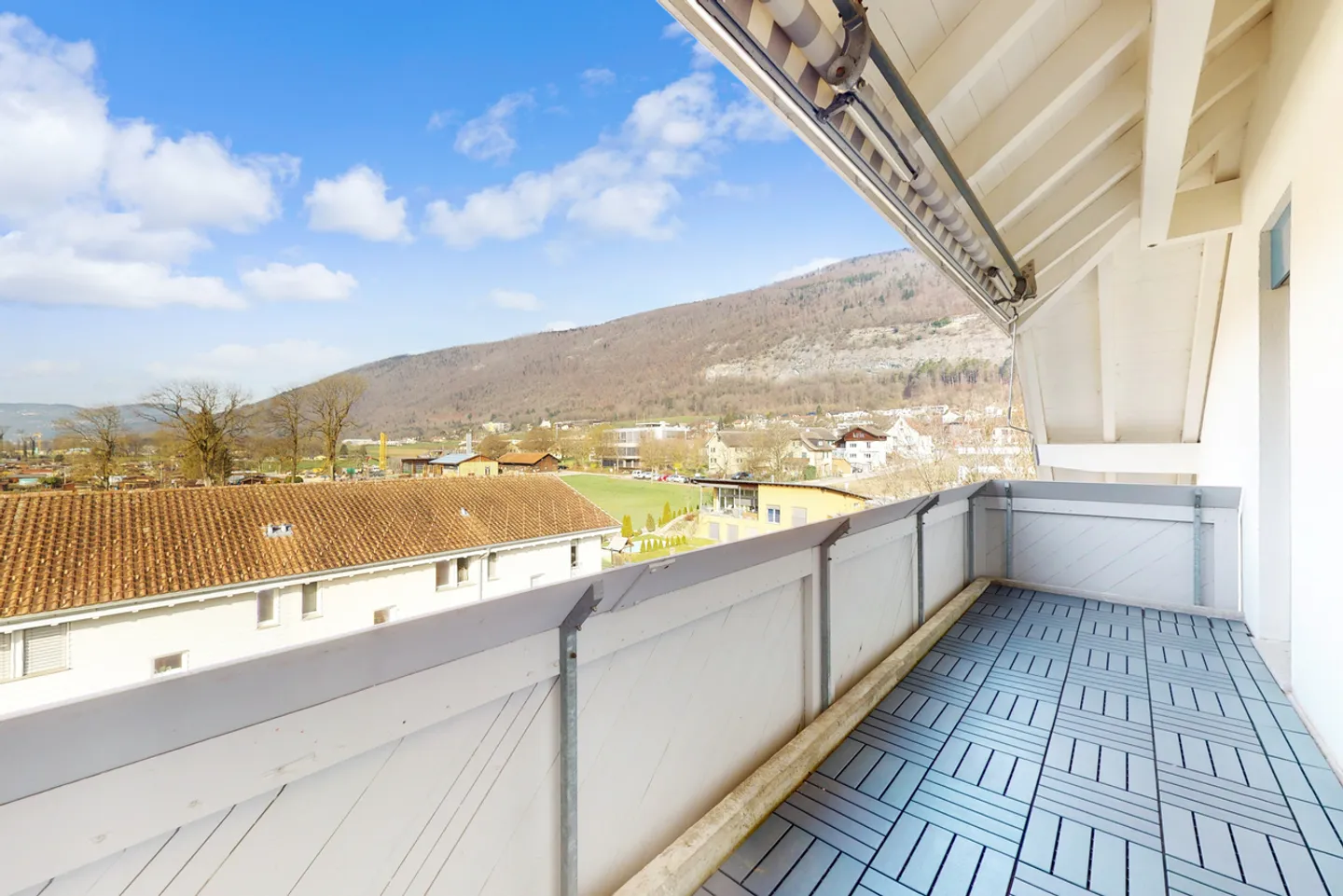 Attic apartment with a feel-good factor and its own fireplace! - Photo 7 of 8