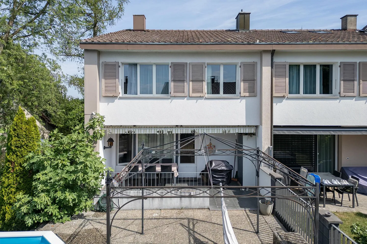 Row End House with Pool in Quiet Neighborhood - Photo 3 of 15
