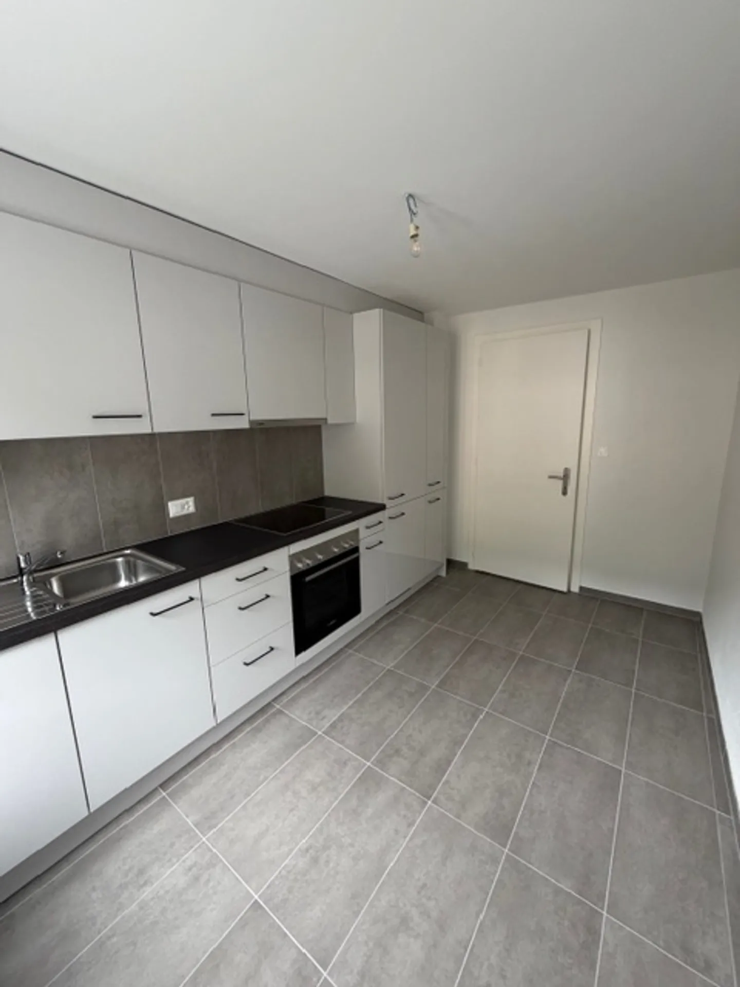 3.5 Room Apartment - Photo 2 of 11