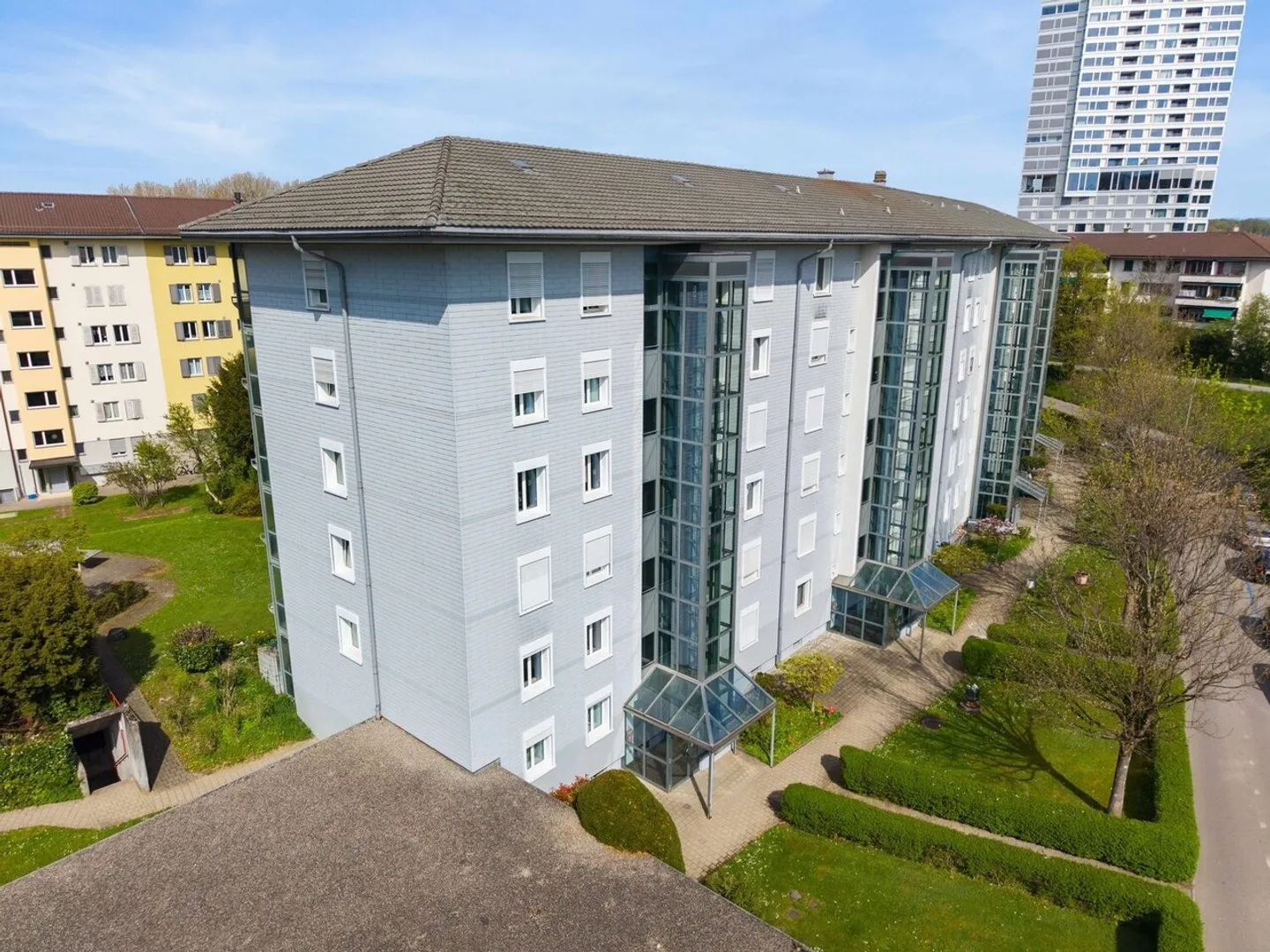Appartement attrayant de 3,5 pièces avec balcon et ascenseur à Ostermundigen - Photo 1 sur 8
