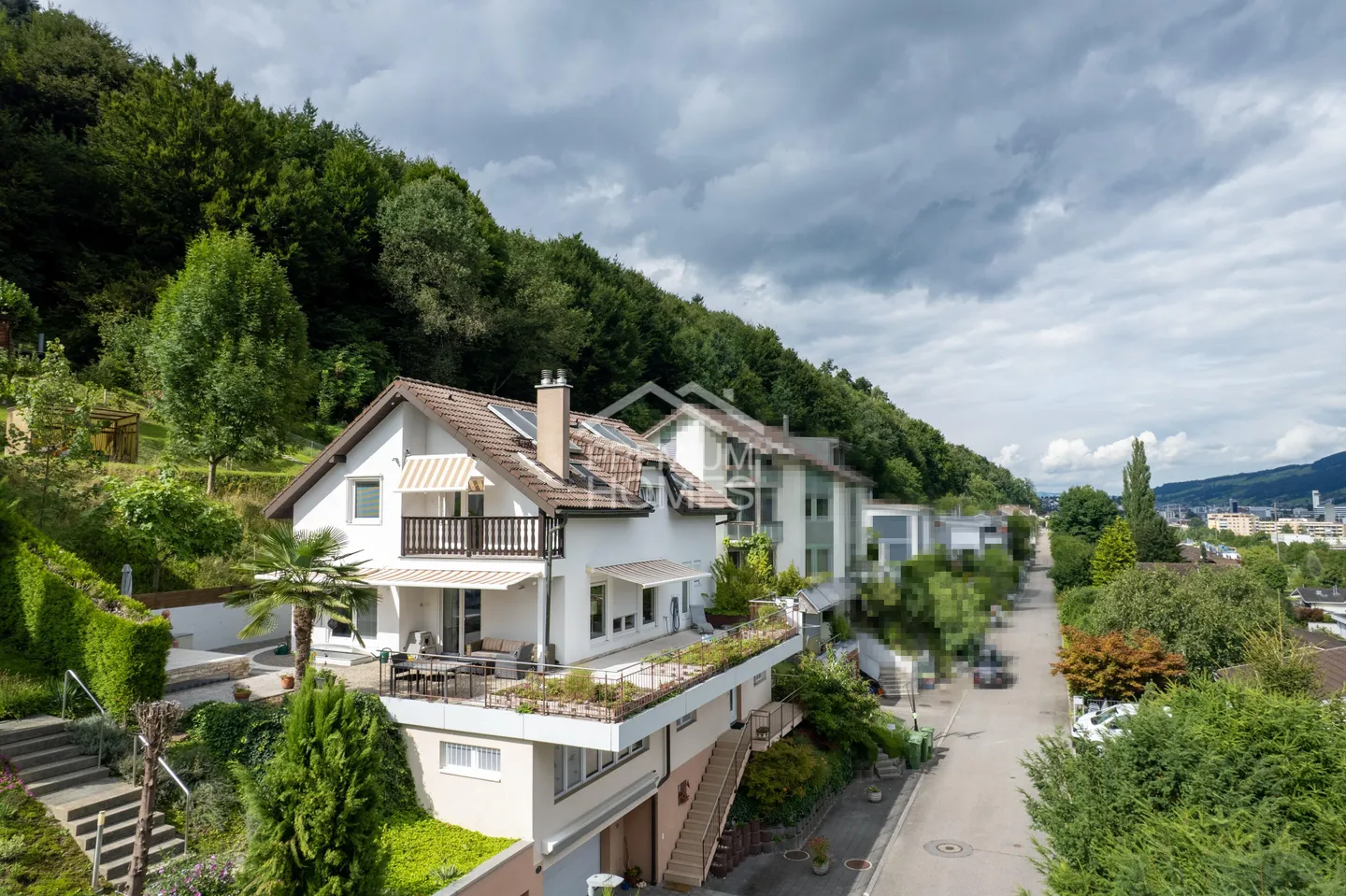 Luxury Family Home in Ebikon - Photo 2 of 10