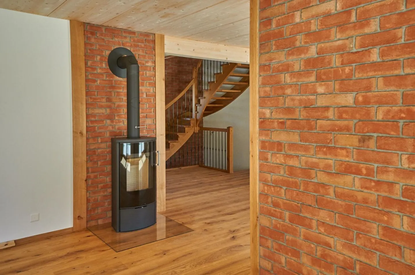 7.5 Room House - Photo 4 of 8