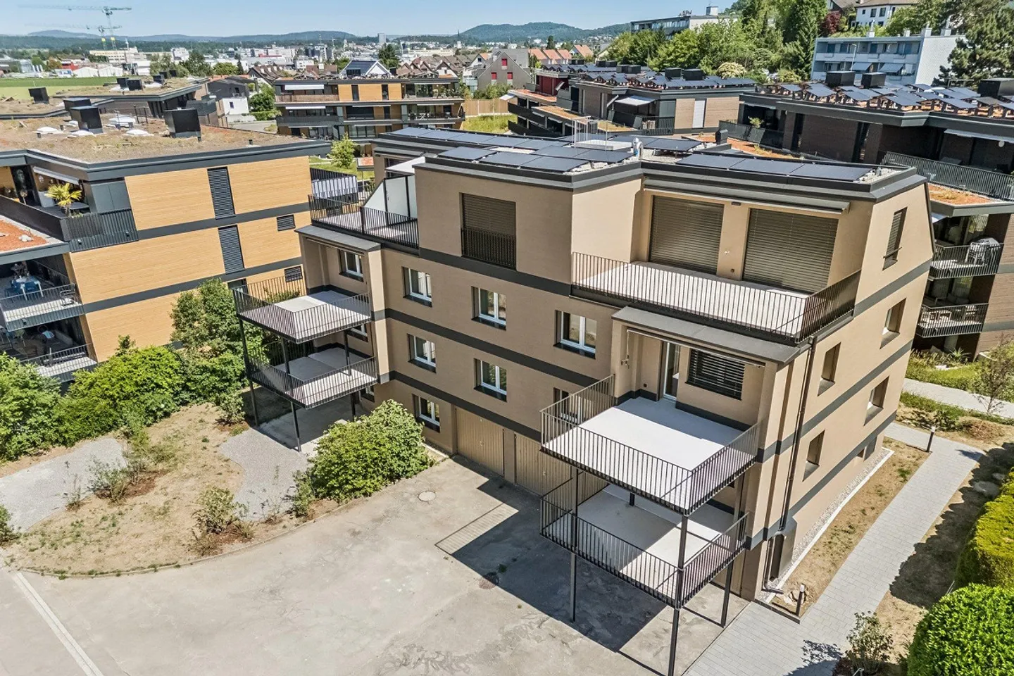 Appartamento soleggiato con grande terrazza e vista panoramica in posizione privilegiata - Foto 2 di 10